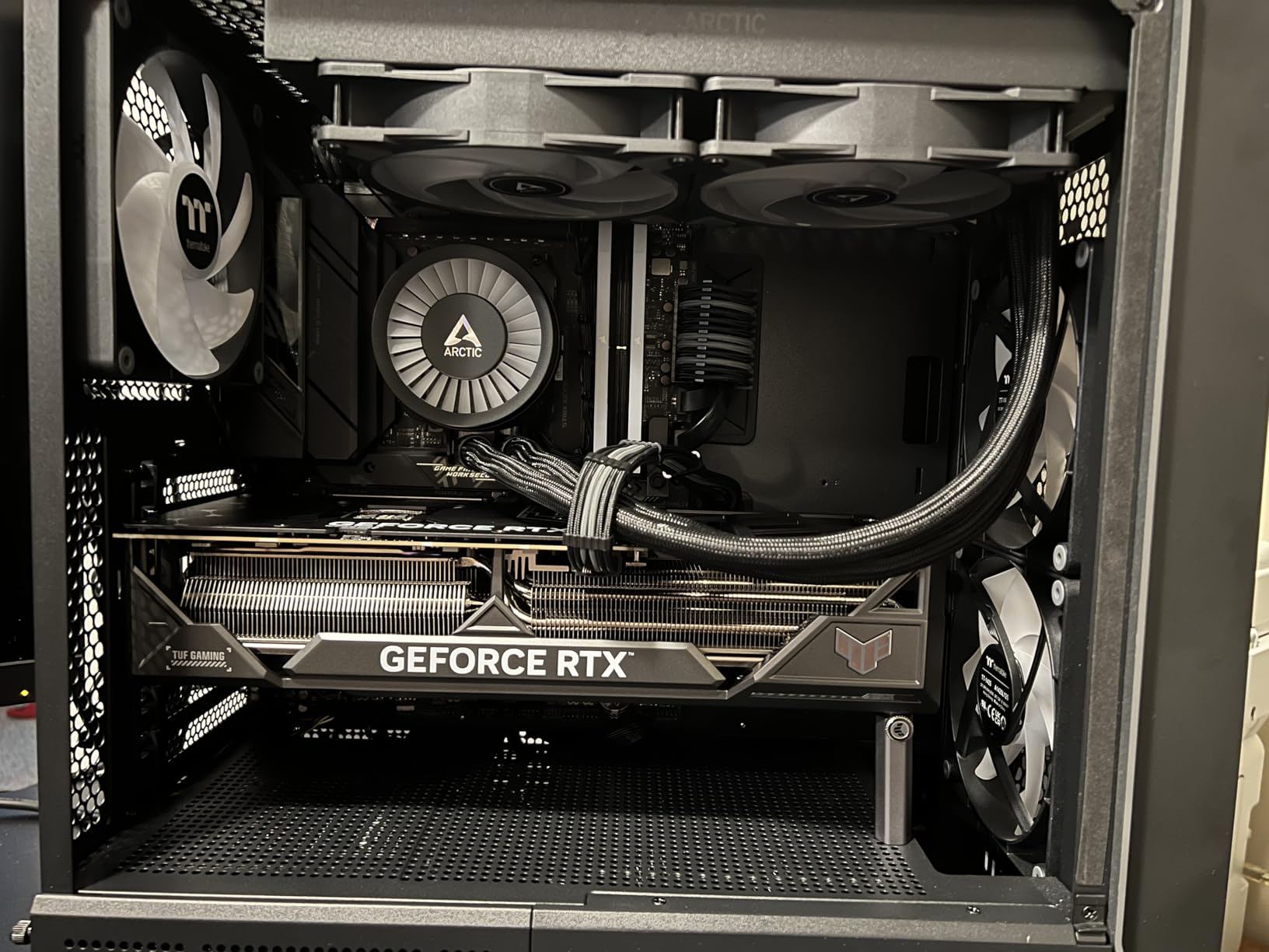 ASUS TUF Gaming NVIDIA GeForce RTX 4090 OC Edition Gaming Graphics Card, 24GB GDDR6X customer photo 1