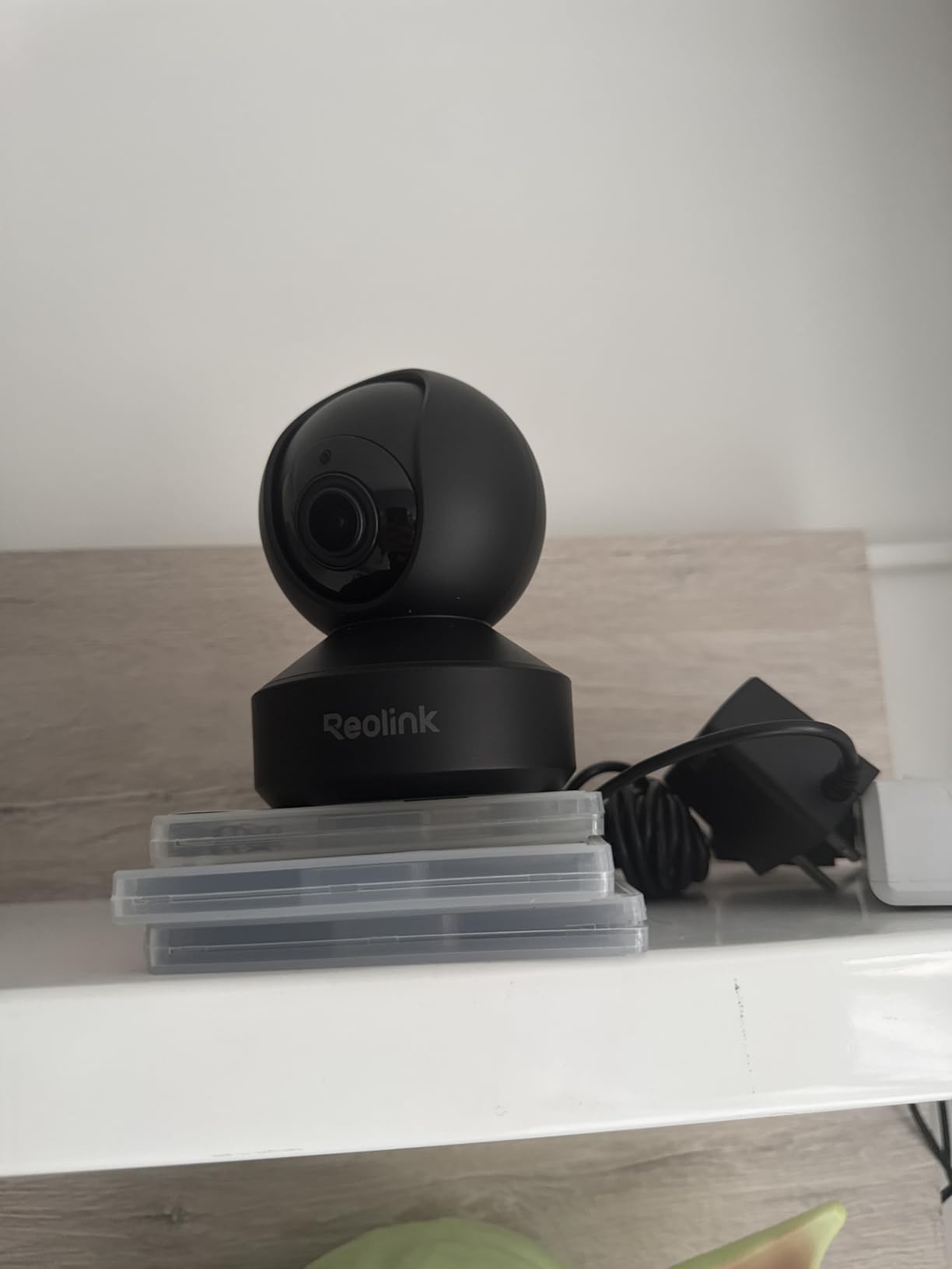 REOLINK 4K Pan & Tilt Dual-Band Wi-Fi 6 Indoor Security Camera with 3X Optical Zoom, Auto Tracking, People/Pet Detection, Crying Sound Alerts, Privacy Mode, Bluetooth-Assisted Setup, E1 Zoom customer photo 1