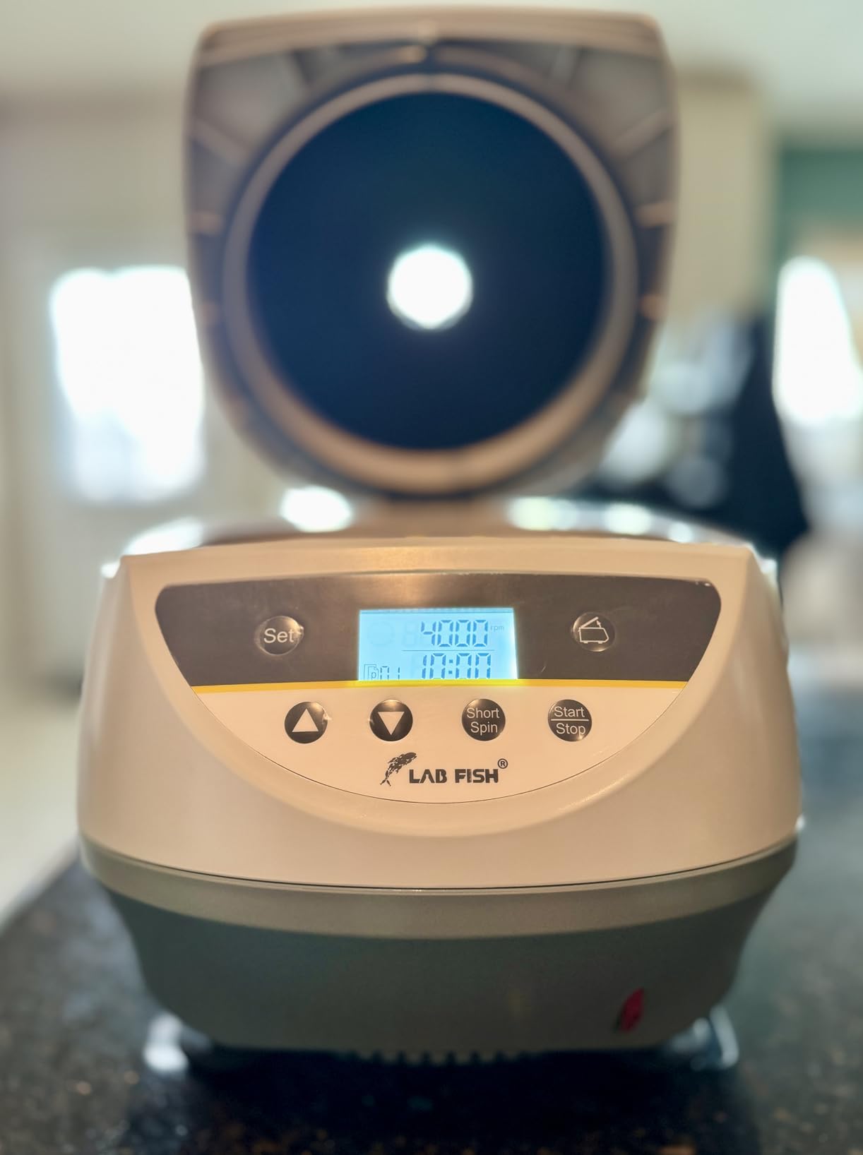 LAB FISH Lab Benchtop Centrifuge Machine 8 x 2ml/5ml/10ml/15ml Capacity Test Tubes, Low Speed 500-5000r/min, Max 3074xg RCF customer photo 1