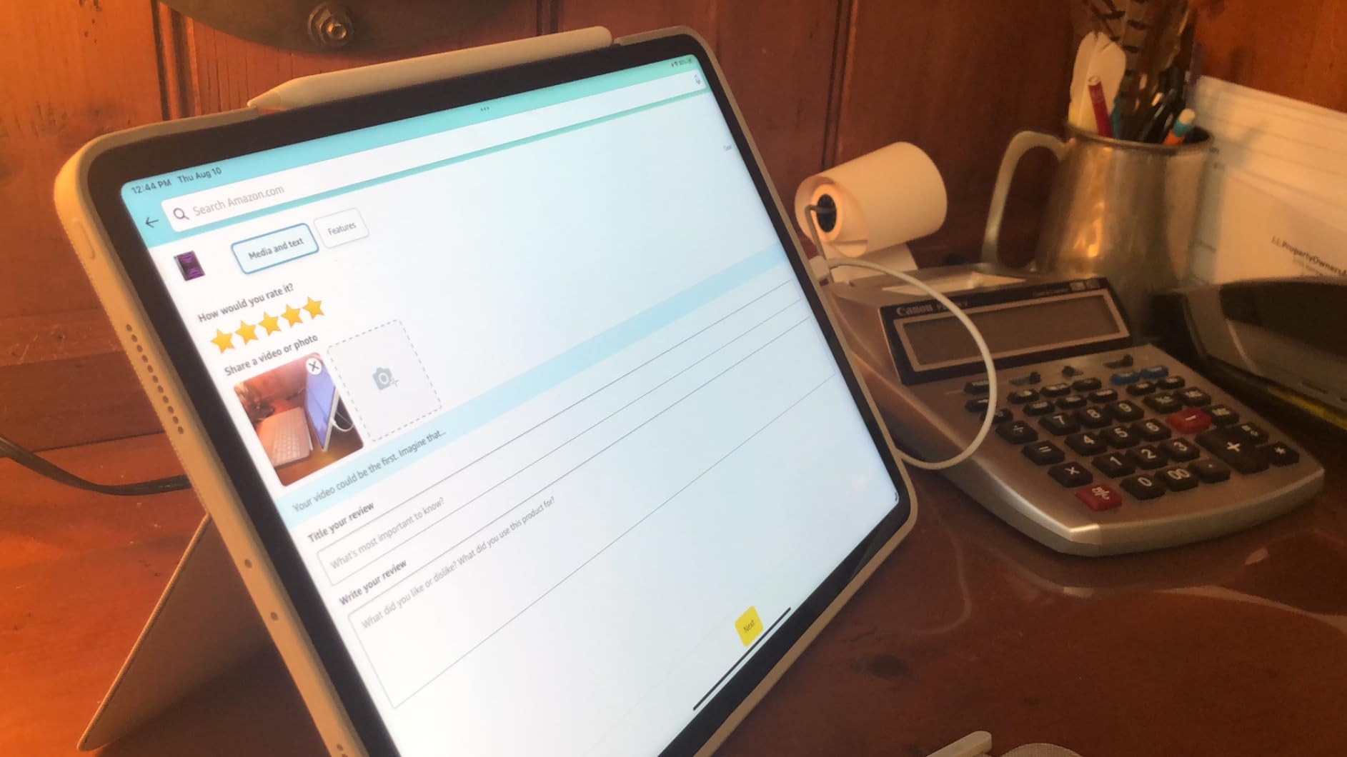 Apple 2022 iPad Pro (12.9-inch, Wi-Fi, 256GB) - Space Gray (Renewed) customer photo 2