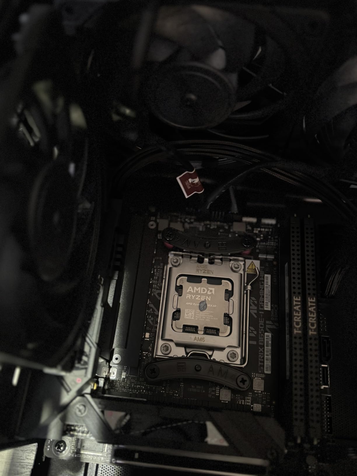 ASUS ROG Strix B650E-I Gaming WiFi AMD B650E AM5 Mini-ITX Motherboard, 10+2 Power Stages, DDR5, 2X M.2 Slot, PCIe 5.0, 2.5G LAN, WiFi 6E, USB 3.2 Gen 2x2 Type-C customer photo 1