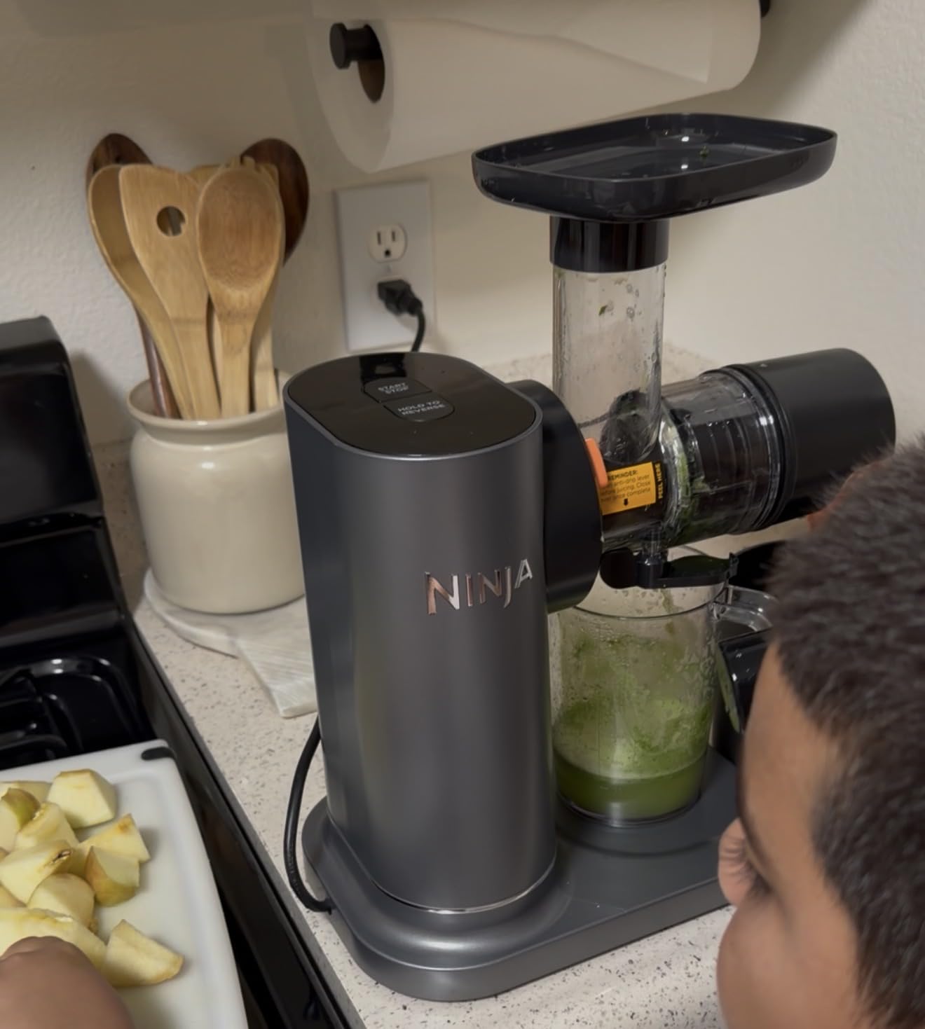 Ninja NeverClog Cold Press Juicer | Powerful Electric Slow Masticating Juicer with Pulp Control | XL Capacity | 24 oz. Juice Jug & 36 oz. Pulp Container | Dishwasher Safe | Charcoal | 150W | JC151 customer photo 2