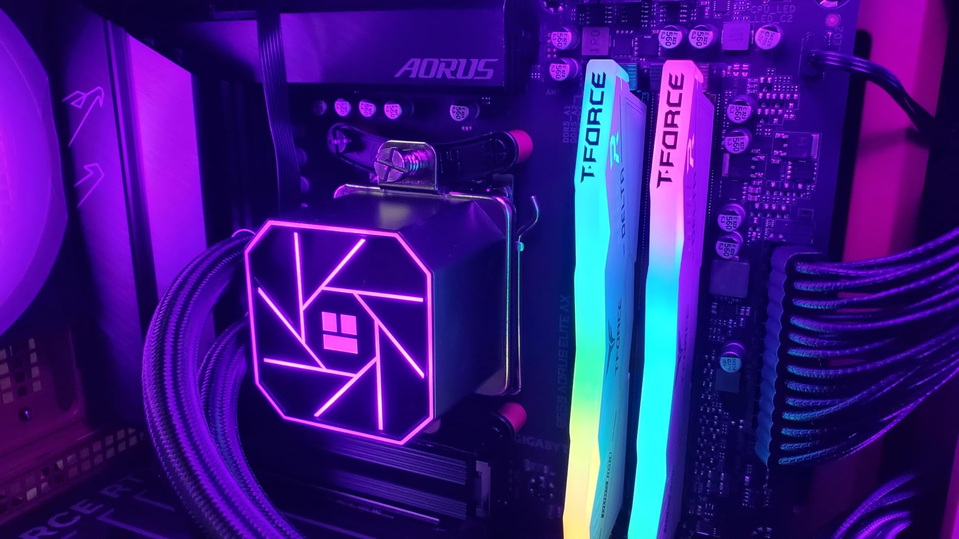 AMD Ryzen 9 7900X + GIGABYTE B650 AORUS ELITE AX Motherboard customer photo 1