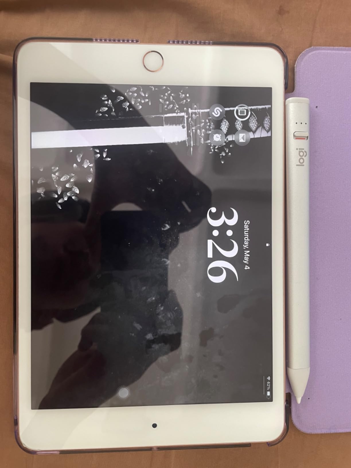 Logitech Crayon Digital Pencil for iPad (iPads with USB-C Ports) - Silver (Renewed) customer photo 1