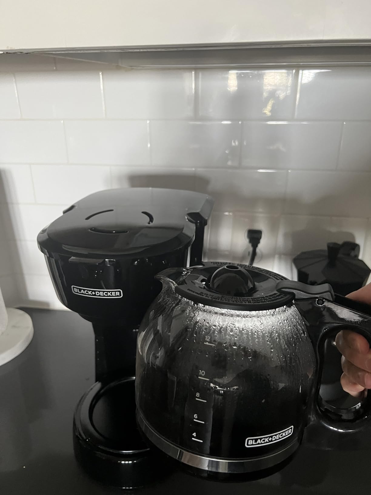 BLACK+DECKER 12-Cup Coffee Maker with Easy On/Off Switch, Easy Pour, Non-Drip Carafe with Removable Filter Basket, Vortex Technology, Black customer photo 2