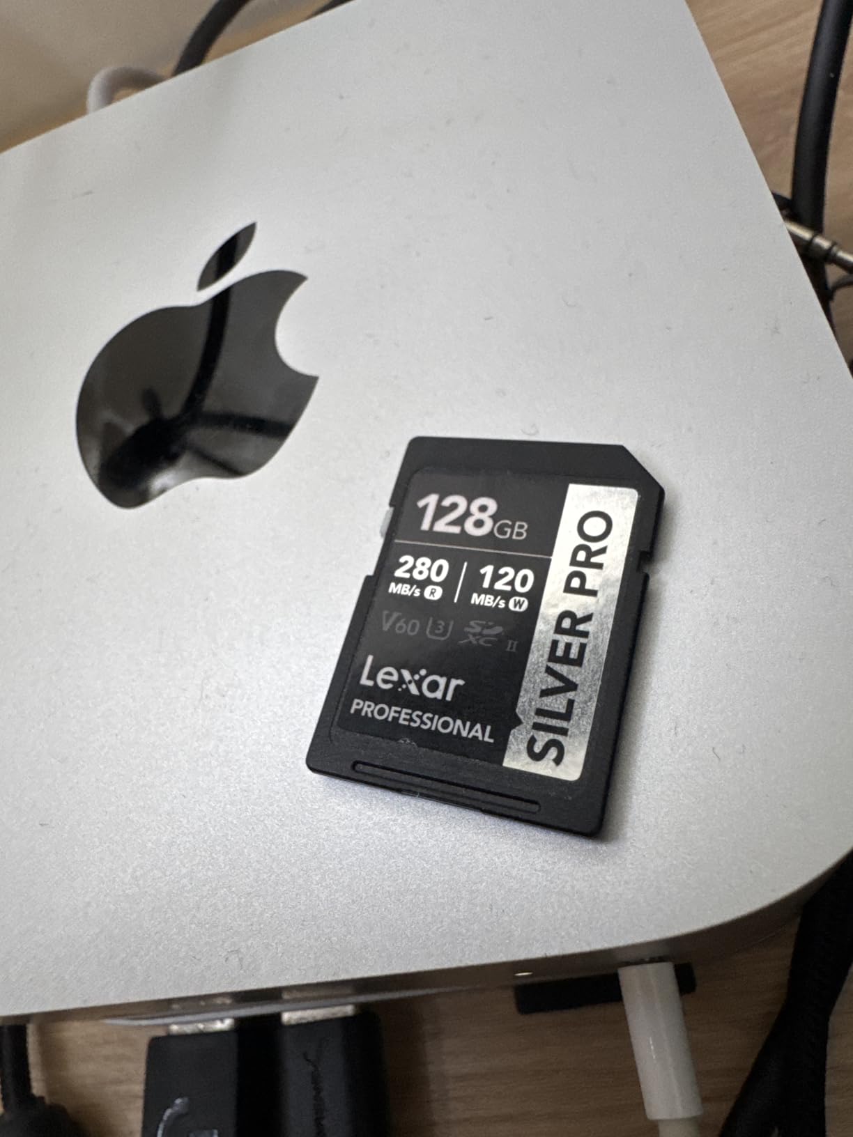 Lexar 128GB Silver PRO SD Memory Card, 280MB/s Read, 4K, V60, U3, UHS-II | Compatible w/ Canon, Sony, Nikon, Ideal for Professional Photographer, Videographer, Enthusiast, LSDSIPR128G-BNNNU customer photo 1
