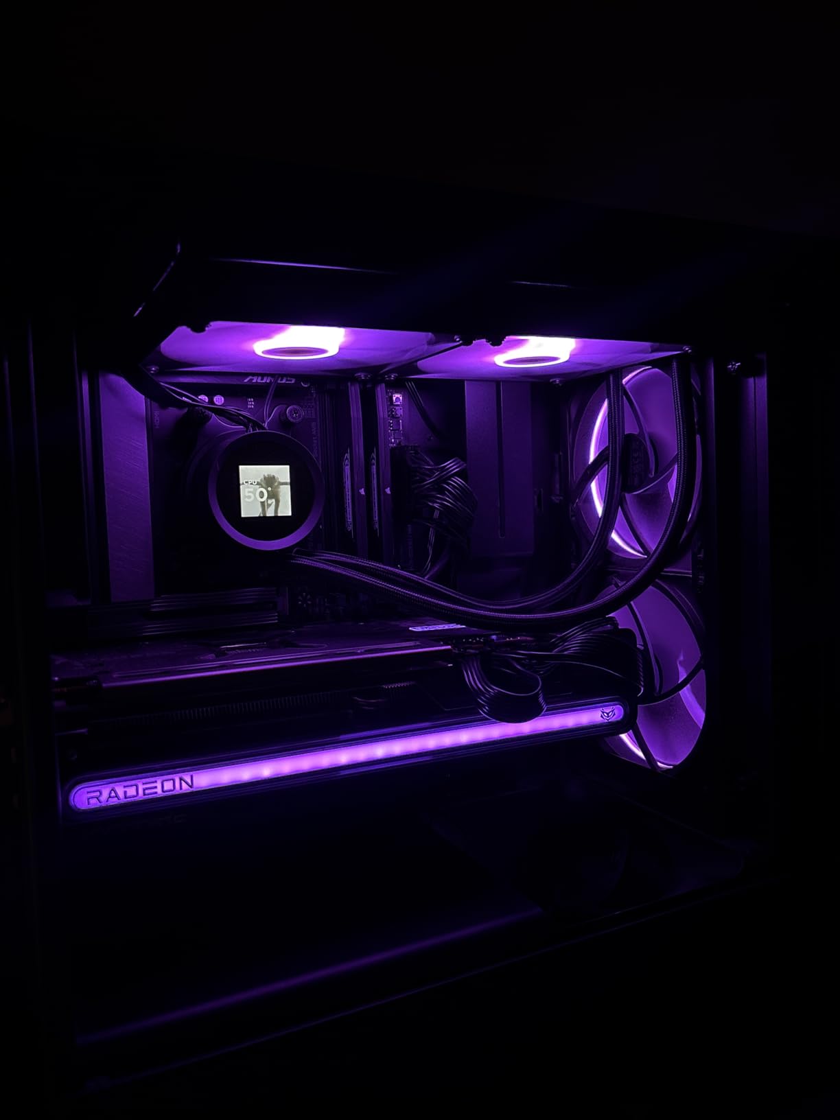 Sapphire 11330-01-20G Nitro+ AMD Radeon RX 7800 XT Gaming Graphics Card with 16GB GDDR6, AMD RDNA 3 customer photo 2