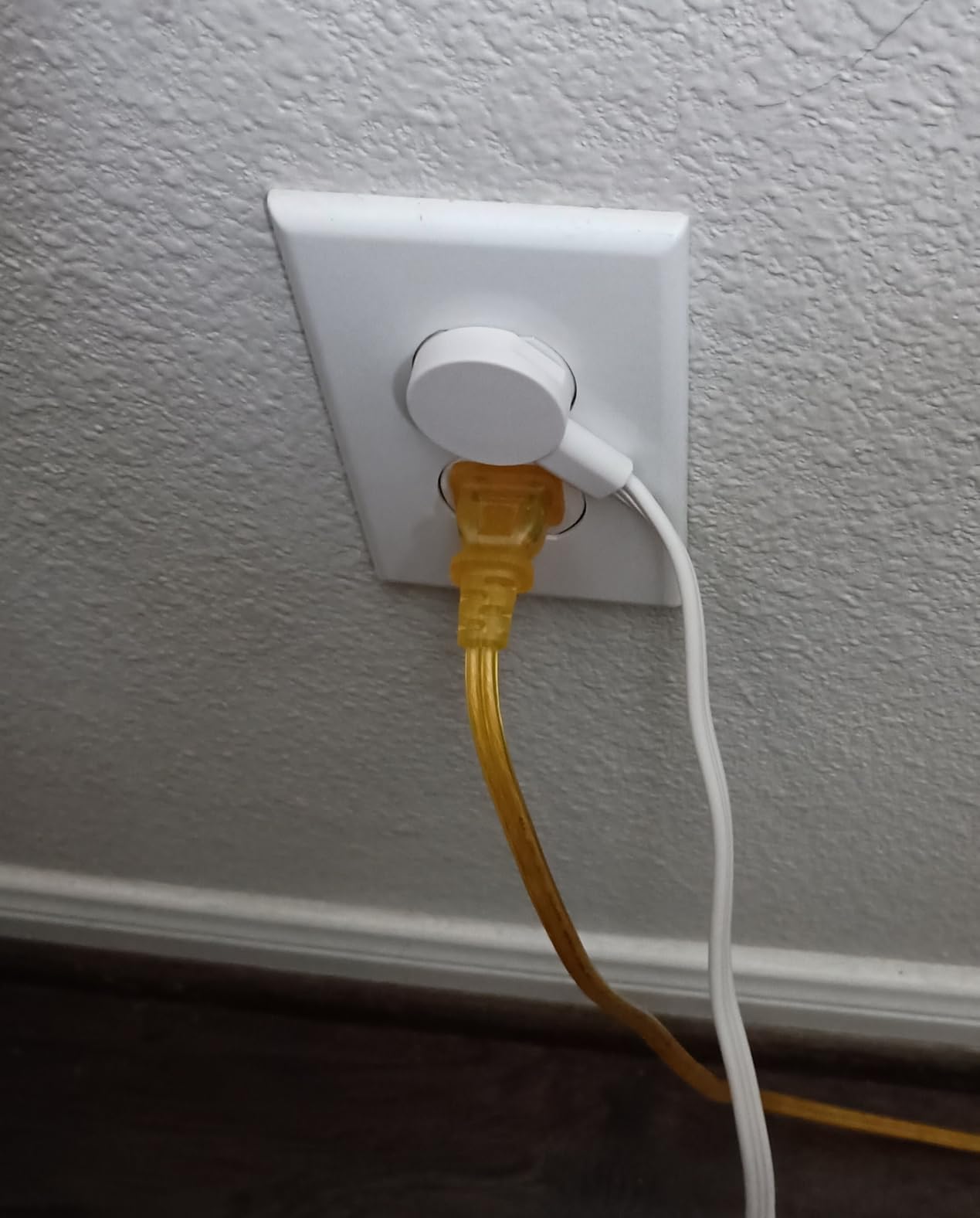 NTONPOWER 10 in 1 Travel Power Strip, 6 Outlets 4 USB Ports (2 USB C), 4ft Extension Cord Wrapped Around Small Power Strip, Compact for Travel, Hotel, Cruise Approved, White customer photo 2