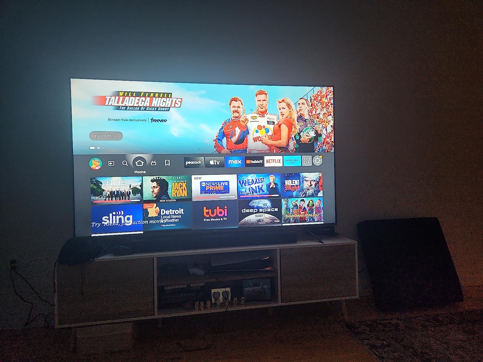 Amazon Fire TV 55-Inch Omni QLED Series 4K UHD Smart TV, Dolby Vision IQ, Fire TV Ambient Experience, Local Dimming, Hands-Free with Alexa customer photo 1
