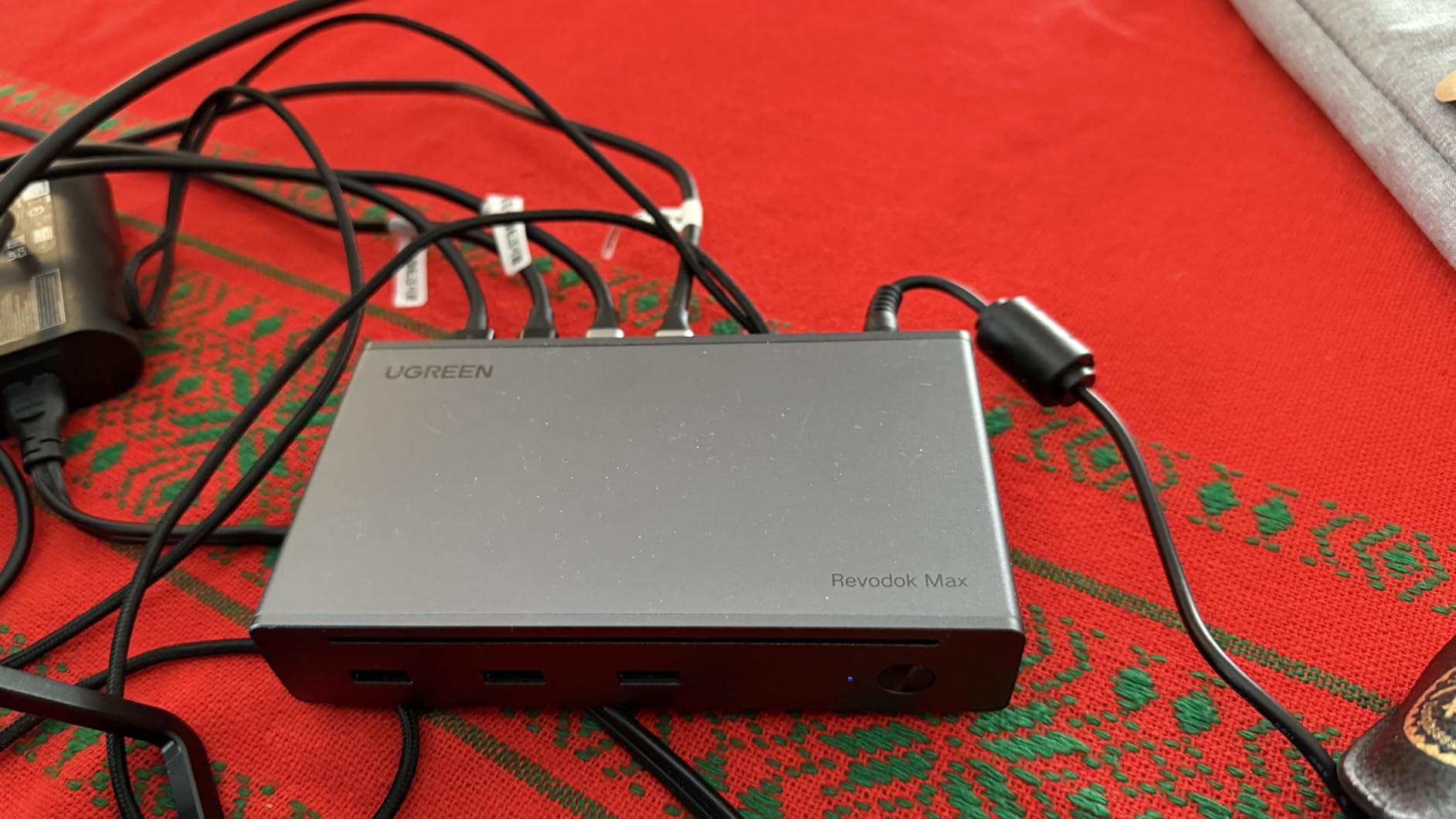 UGREEN Thunderbolt 4 Dock 8-in-1 40Gbps TB4 Hub 3 x TB4 Dual 4K@60Hz or Single 8K Display, 85W Charging, Gigabit Ethernet, 3 x USB A 3.2 Revodok Max 208 for Mac M1/M2/M3/M4 Pro/Max customer photo 2