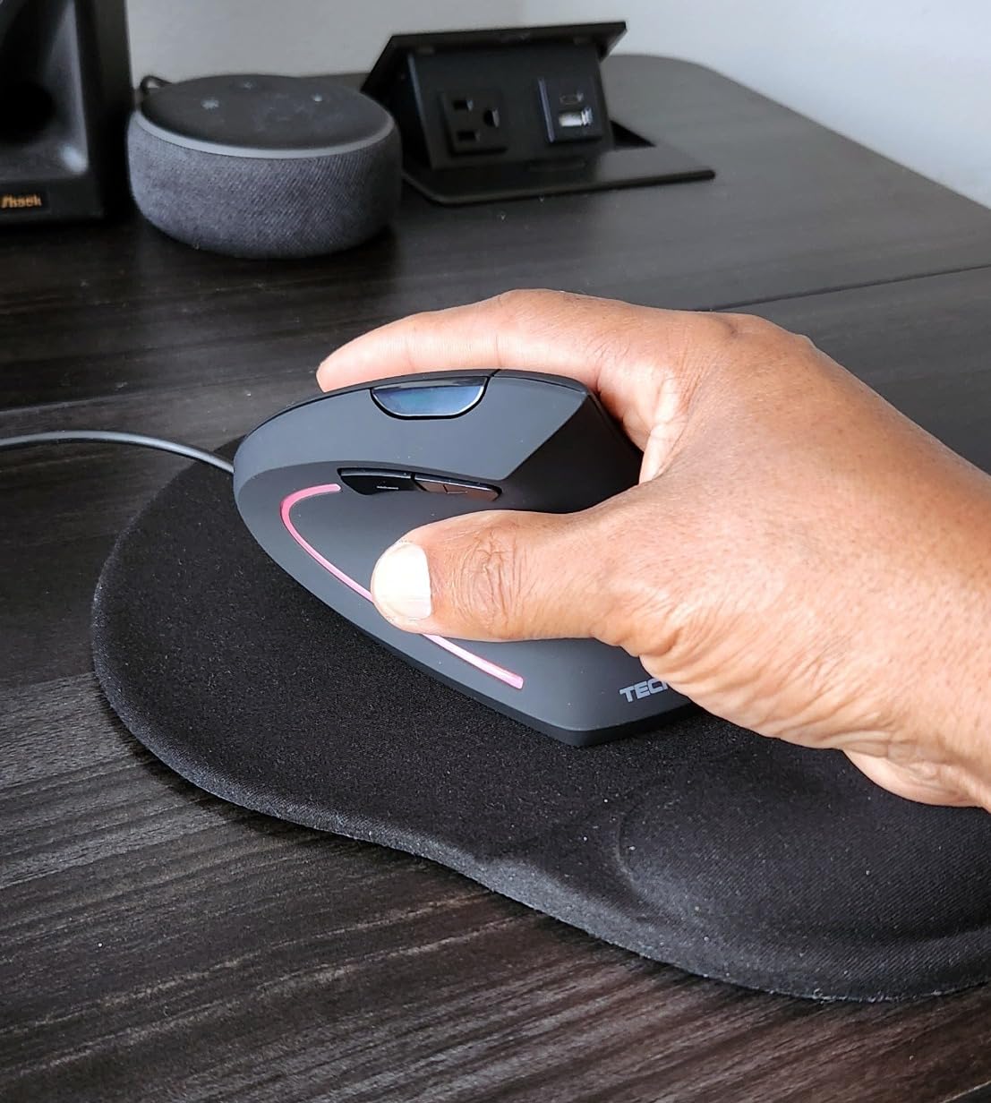 TECKNET Wired Mouse, 6400 DPI Ergonomic Mouse 6 Buttons Silent Mice 4 Adjustable DPI Vertical Mouse Compatible with Windows/Chrome/Laptop/Computer customer photo 2