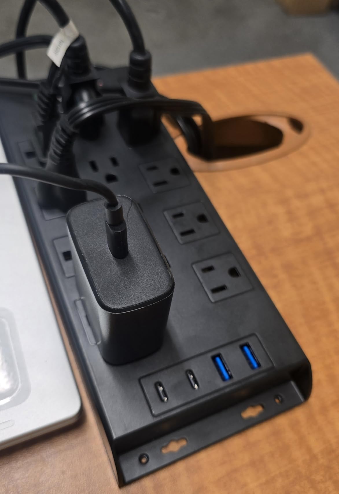 LeZone Surge Protector Power Strip 4800J, 10Ft Long Extension Cord Flat Plug, 12 Outlets 2 USB C 2 USB Ports, Wall Mountable, 20W Desk Charging Station, Black customer photo 1