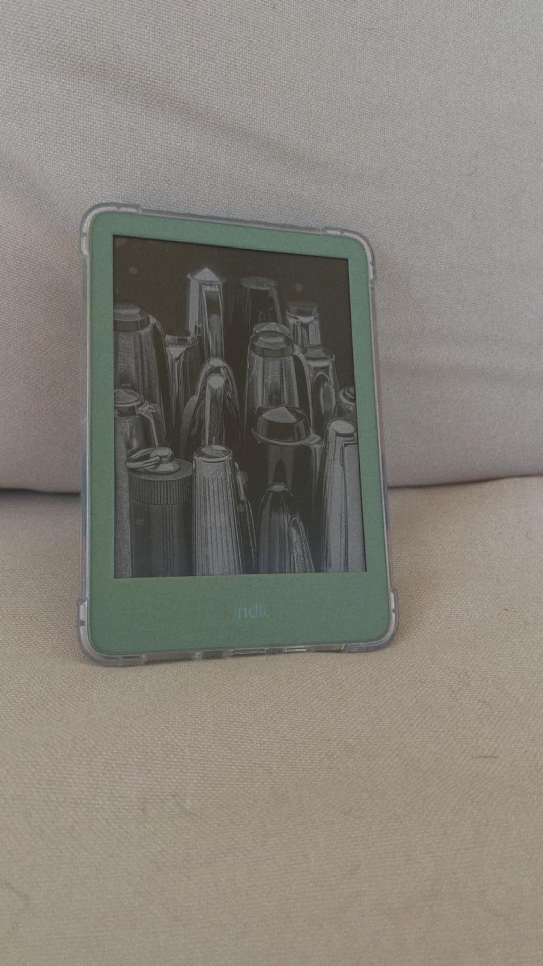 Amazon Kindle 16 GB (newest model) - Lightest and most compact Kindle, now with faster page turns, and higher contrast ratio, for an enhanced reading experience - Black customer photo 1