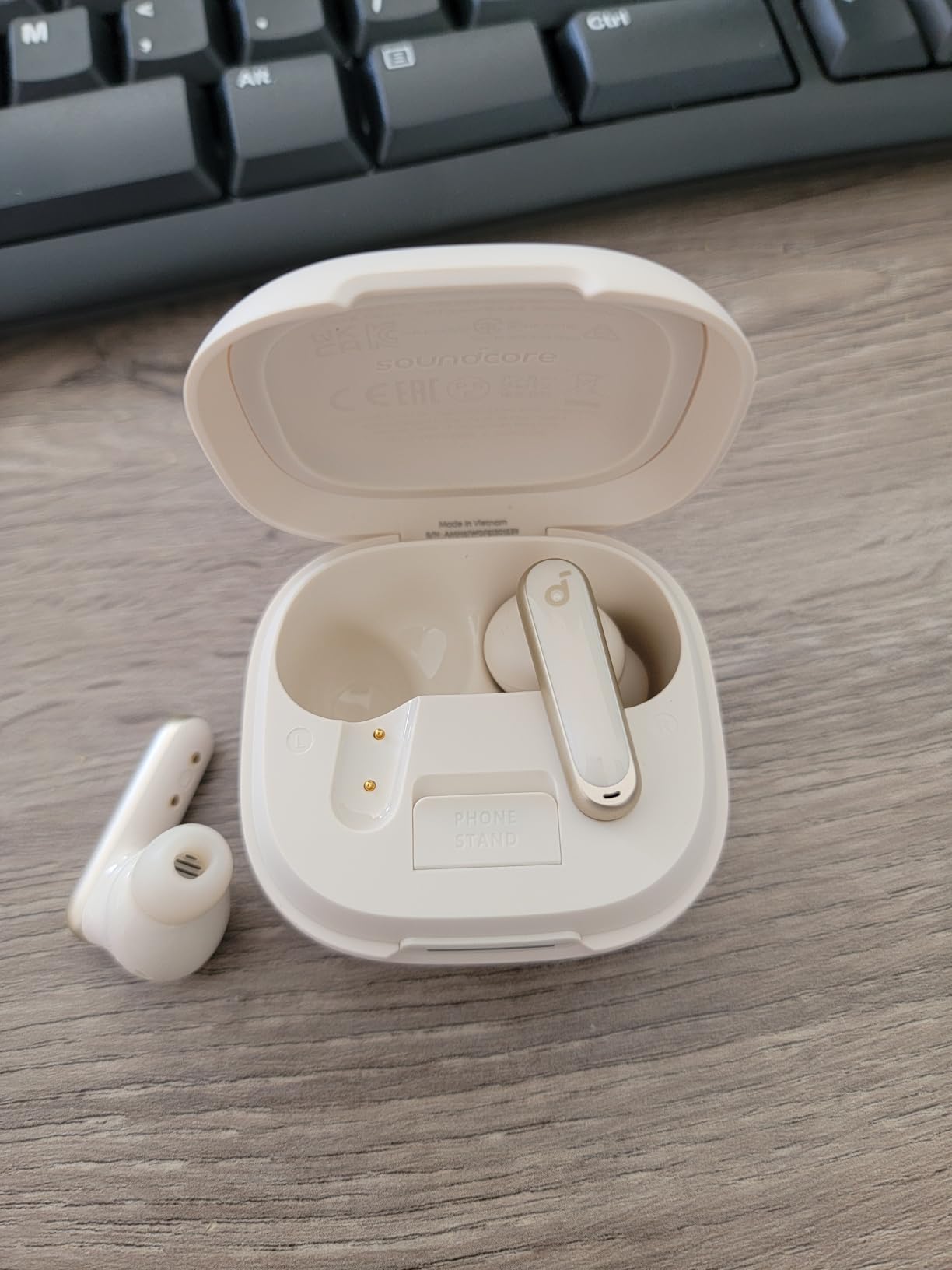 Soundcore P40i by Anker, Noise Cancelling Wireless Earbuds, Adaptive Noise Cancelling to Environments, Heavy Bass, 60H Playtime, 2-in-1 Case and Phone Stand, IPX5, Wireless Charging, Bluetooth 5.3 customer photo 1