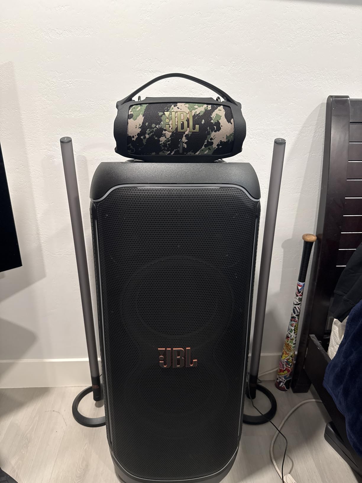 JBL Xtreme 4 - Portable Bluetooth Speaker, Powerful Sound and Deep Bass, IP67 Waterproof, 24 Hours of Playtime, Powerbank, Auracast for Multi-Speaker Pairing (Black) customer photo 2