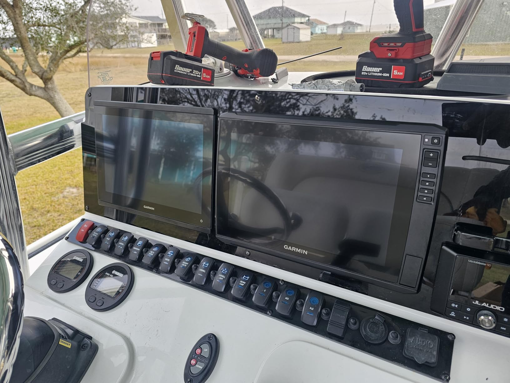 Garmin ECHOMAP Ultra 2 12-Inch 126sv Chartplotter with Garmin Navionics Plus Mapping and LiveScope Live-Scanning Sonar customer photo 2