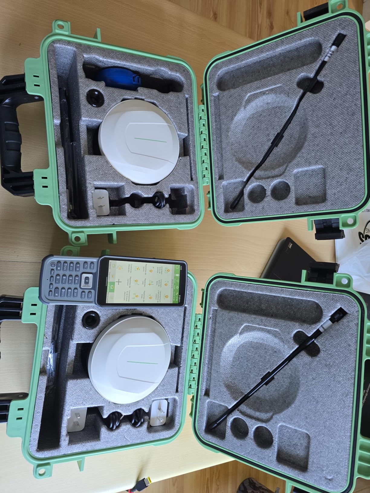E1 GNSS Survey Equipment 20 Hours Endurance RTK GPS with IMU Rover & Base Handheld Collector with Survey Software RTK Surveying Equipment, 1408 Channels, 15km UHF Range, 60 Degree Tilt Survey customer photo 1