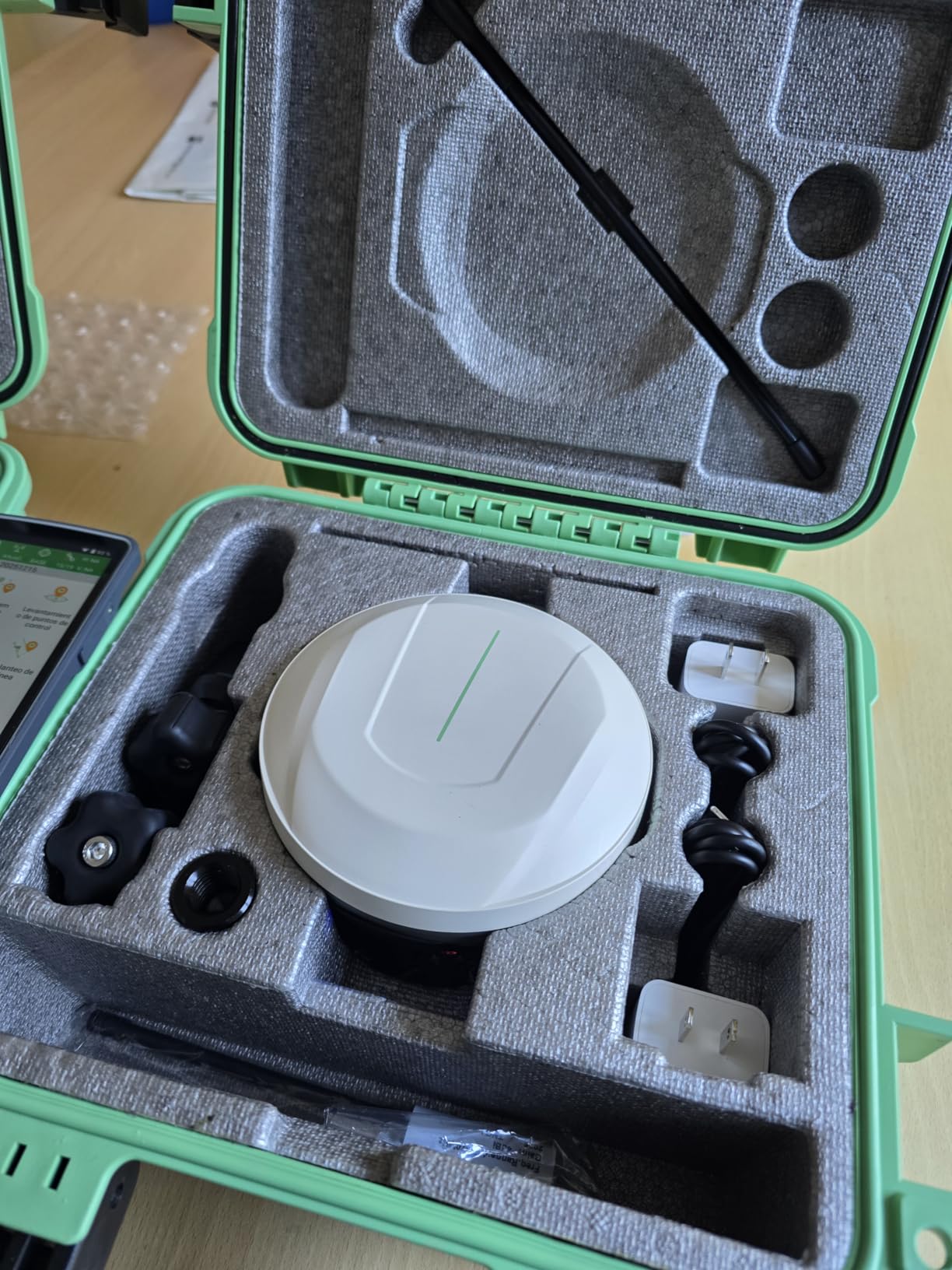 E1 GNSS Survey Equipment 20 Hours Endurance RTK GPS with IMU Rover & Base Handheld Collector with Survey Software RTK Surveying Equipment, 1408 Channels, 15km UHF Range, 60 Degree Tilt Survey customer photo 2