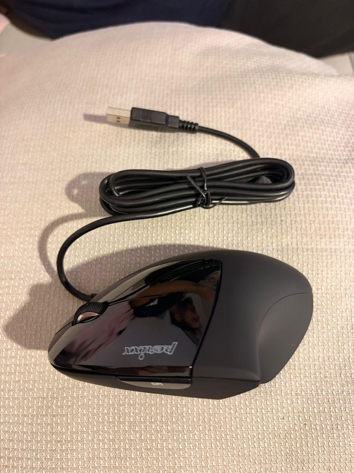 Perixx PERIMICE-513 Wired Ergonomic Vertical Mouse - 6 Buttons with 1000/1600/3200/6400 DPI - Right-Handed Design - Wired USB 5.9ft Cable - Black customer photo 2