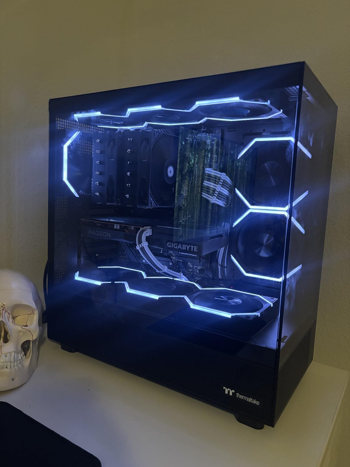 Thermaltake View 270 Plus TG ARGB Black Mid Tower E-ATX Case; 3x120mm ARGB Fans Included; Support Up to 360mm Radiator; Front & Side Dual Tempered Glass Panel customer photo 2