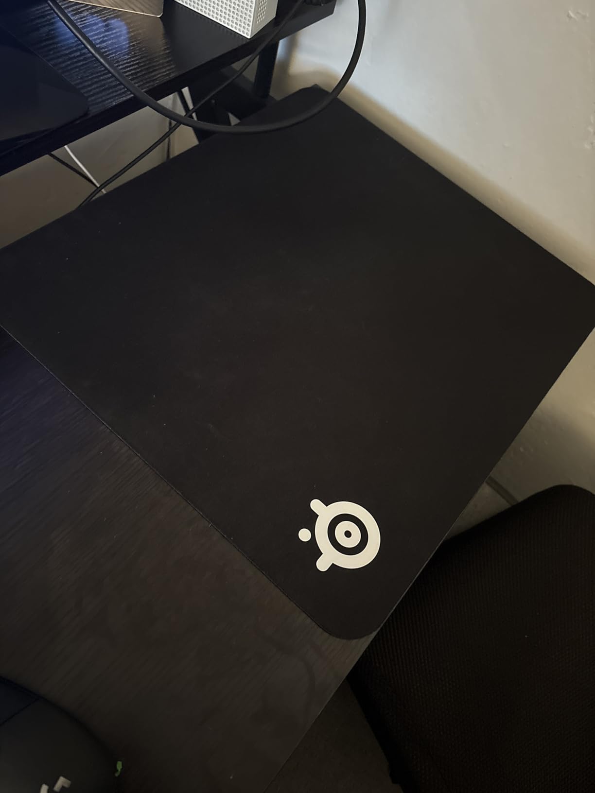 SteelSeries QcK Gaming Mouse Pad - XXL Cloth - Peak Tracking and Stability - Esports Mousepad - Never-Slip - Full Desk Coverage customer photo 2