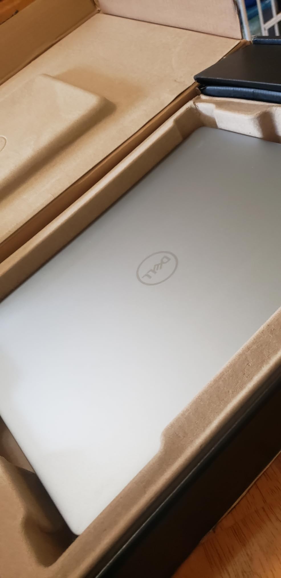 Inspiron 16 Plus 7640 Laptop - 16.0-inch 16:10 2.5K Display, Intel Core i7-13620H Processor, 16GB LPDDR5 RAM, 1TB SSD, Intel UHD Graphics, Windows 11 Home, Onsite & Migrate Service - Ice Blue customer photo 1
