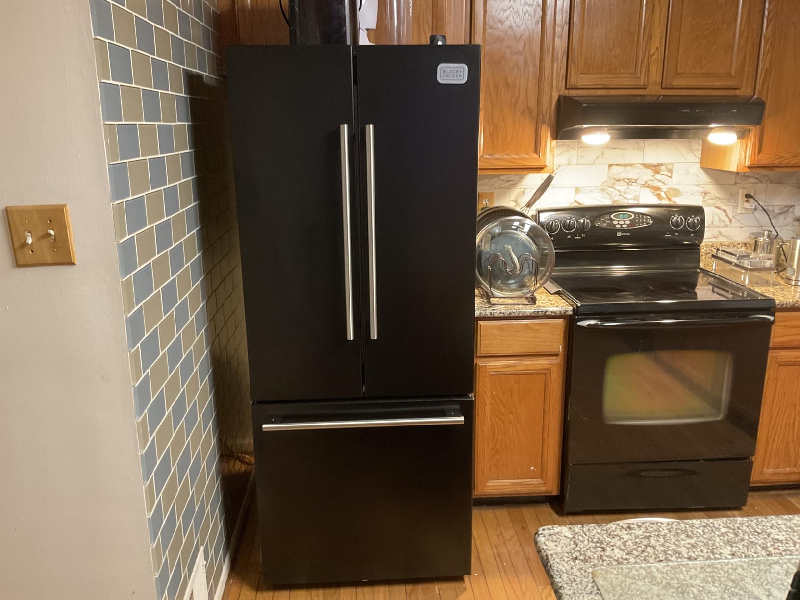 BLACK+DECKER 16 Cu. Ft. French Door Refrigerator with Built-in Ice Maker, Full Size Refrigerator with Bottom Mount Freezer Drawer, Frost Free, ENERGY STAR certified, BRF1600GIMB, Black customer photo 2