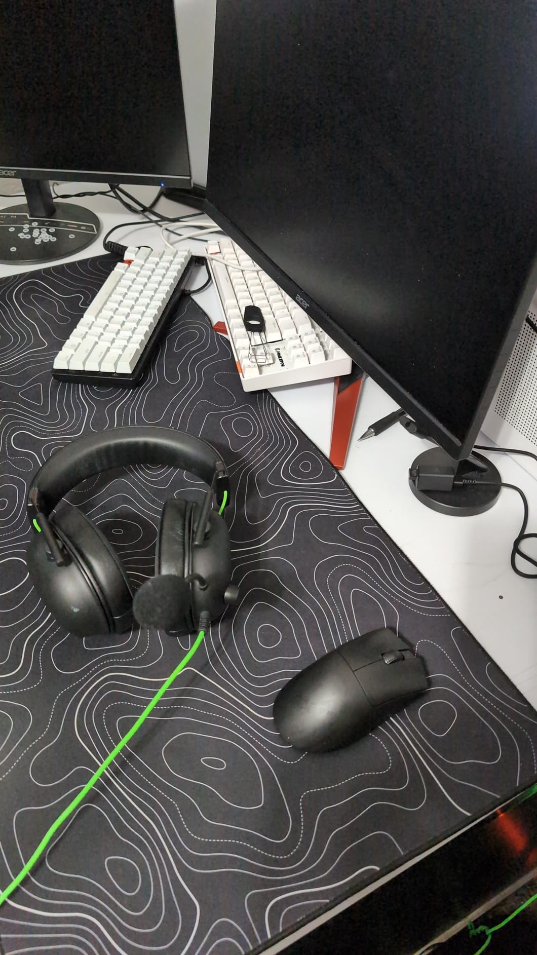 Razer DeathAdder V3 HyperSpeed Wireless Gaming Mouse: 55g Lightweight - USB C Charging - Up to 100 Hr Battery - Advanced 26K Optical Sensor - Gen-3 Optical Switches - 8 Programmable Controls - Black customer photo 2