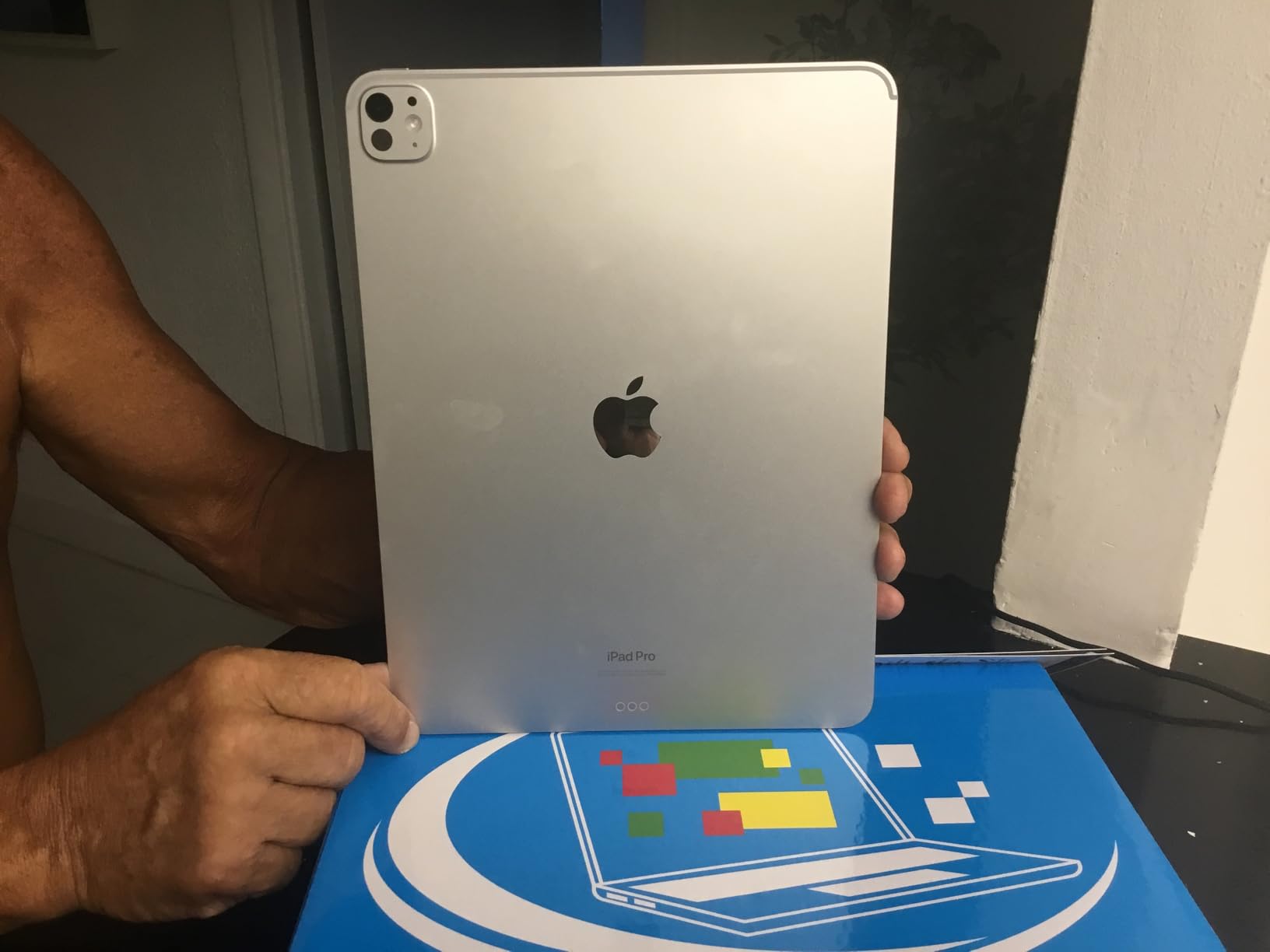 Apple iPad Pro 2024 (13-inch, Wi-Fi, 256GB) - Space Black (Renewed) customer photo 2