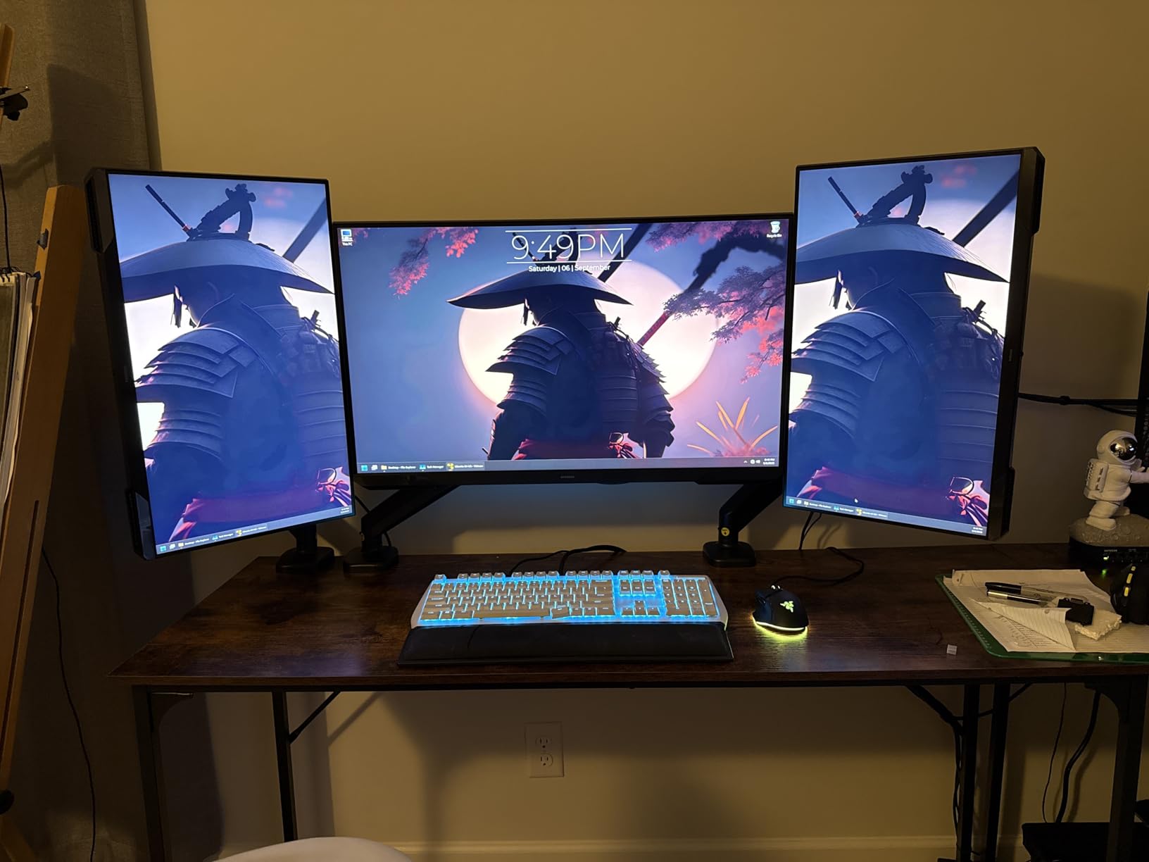 Samsung 24-Inch Odyssey G3 (G30D) Series FHD Gaming Monitor, 1ms, 180Hz, AMD FreeSync, Adjustable Stand, Black Equalizer, Virtual Aim Point, Eye Saver Mode, Flicker-Free, LS24DG302ENXZA customer photo 1