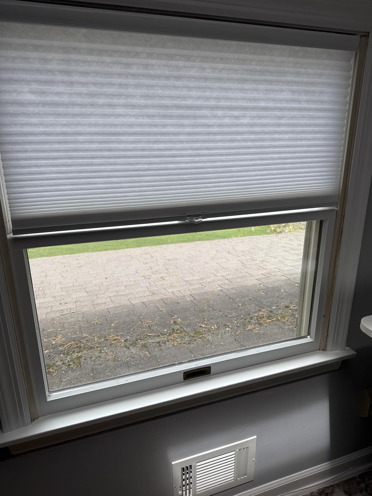 Changshade Cordless Cellular Shades, Motorized Blackout Room Darkening Black Out Honeycomb Blinds for Indoor Windows Bedroom, Pull Down Pleated Accordion Blind Easy Install, Custom Size, White customer photo 1