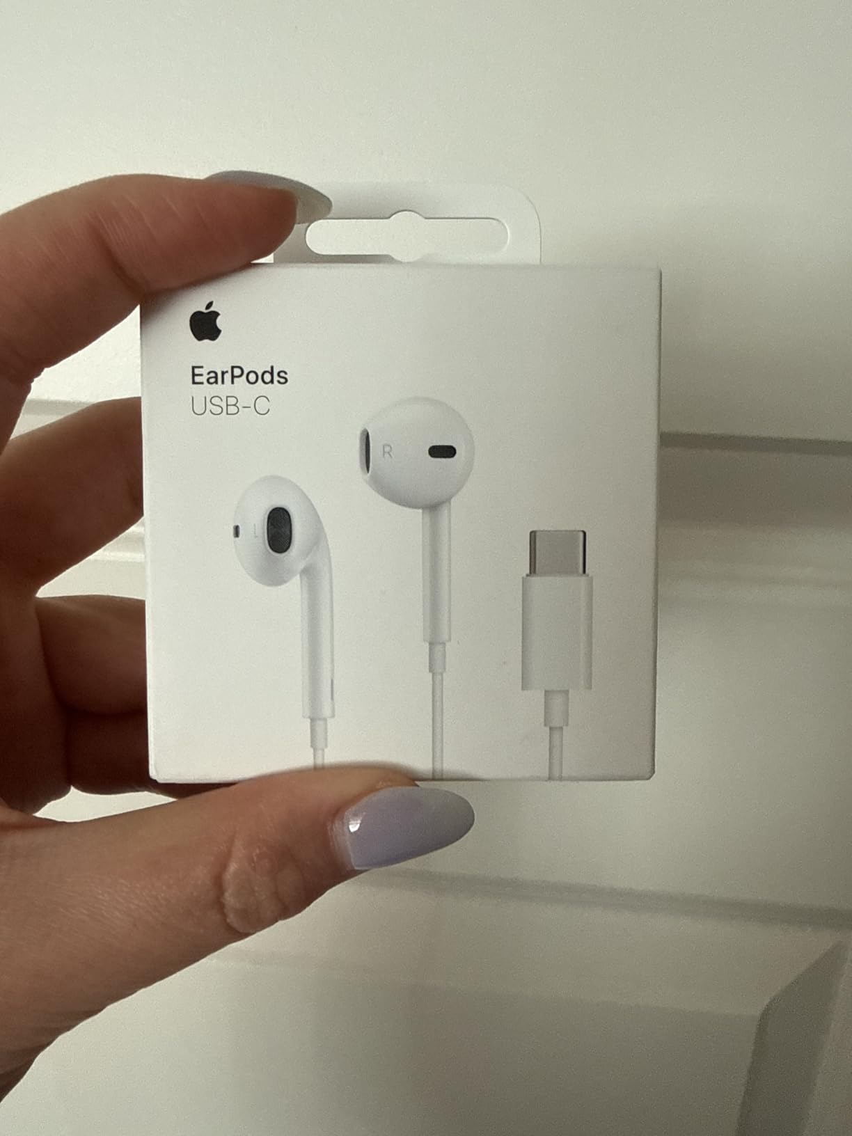 Apple EarPods Headphones with USB-C Plug, Wired Ear Buds with Built-in Remote to Control Music, Phone Calls, and Volume customer photo 1
