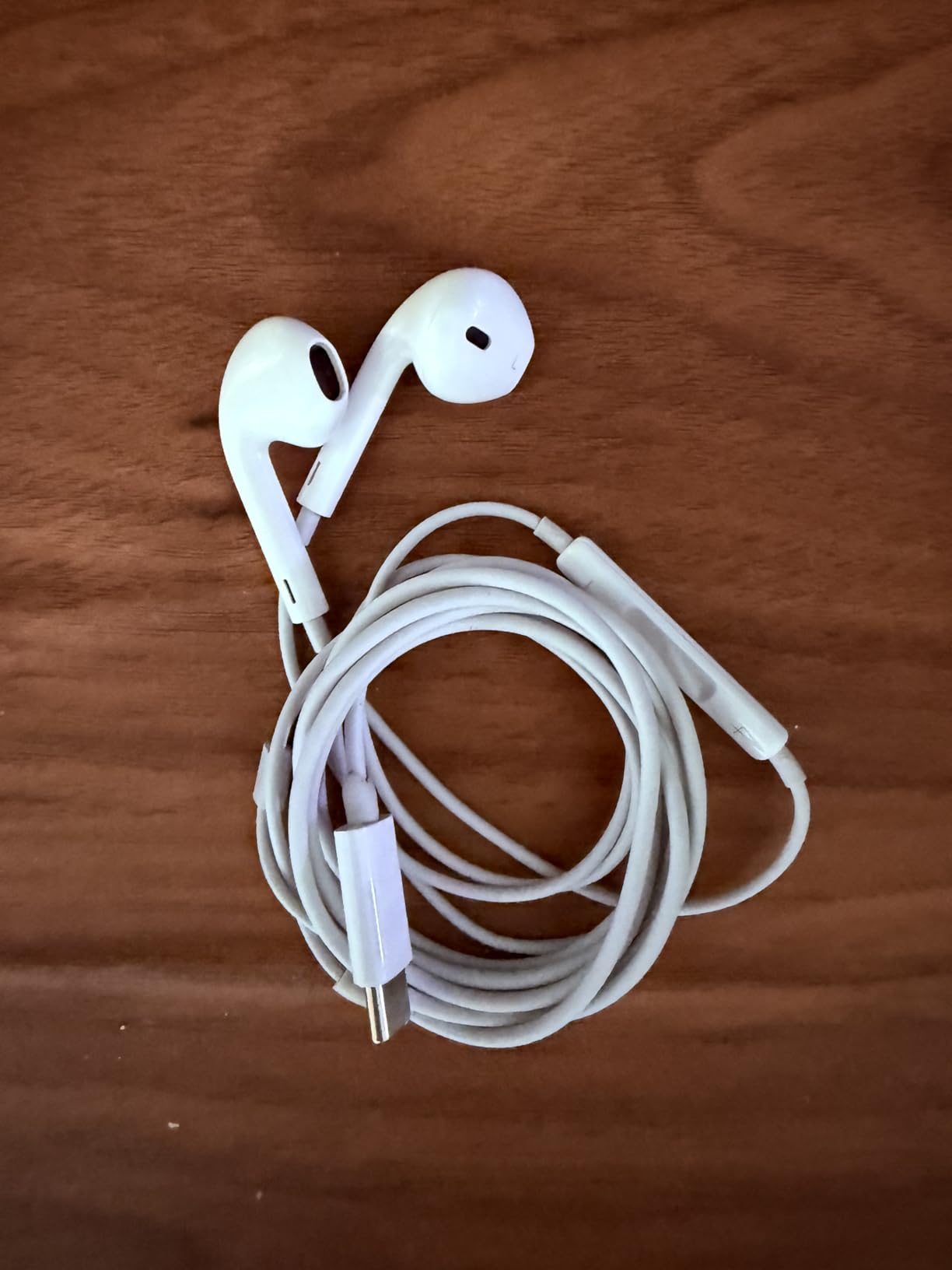 Apple EarPods Headphones with USB-C Plug, Wired Ear Buds with Built-in Remote to Control Music, Phone Calls, and Volume customer photo 2