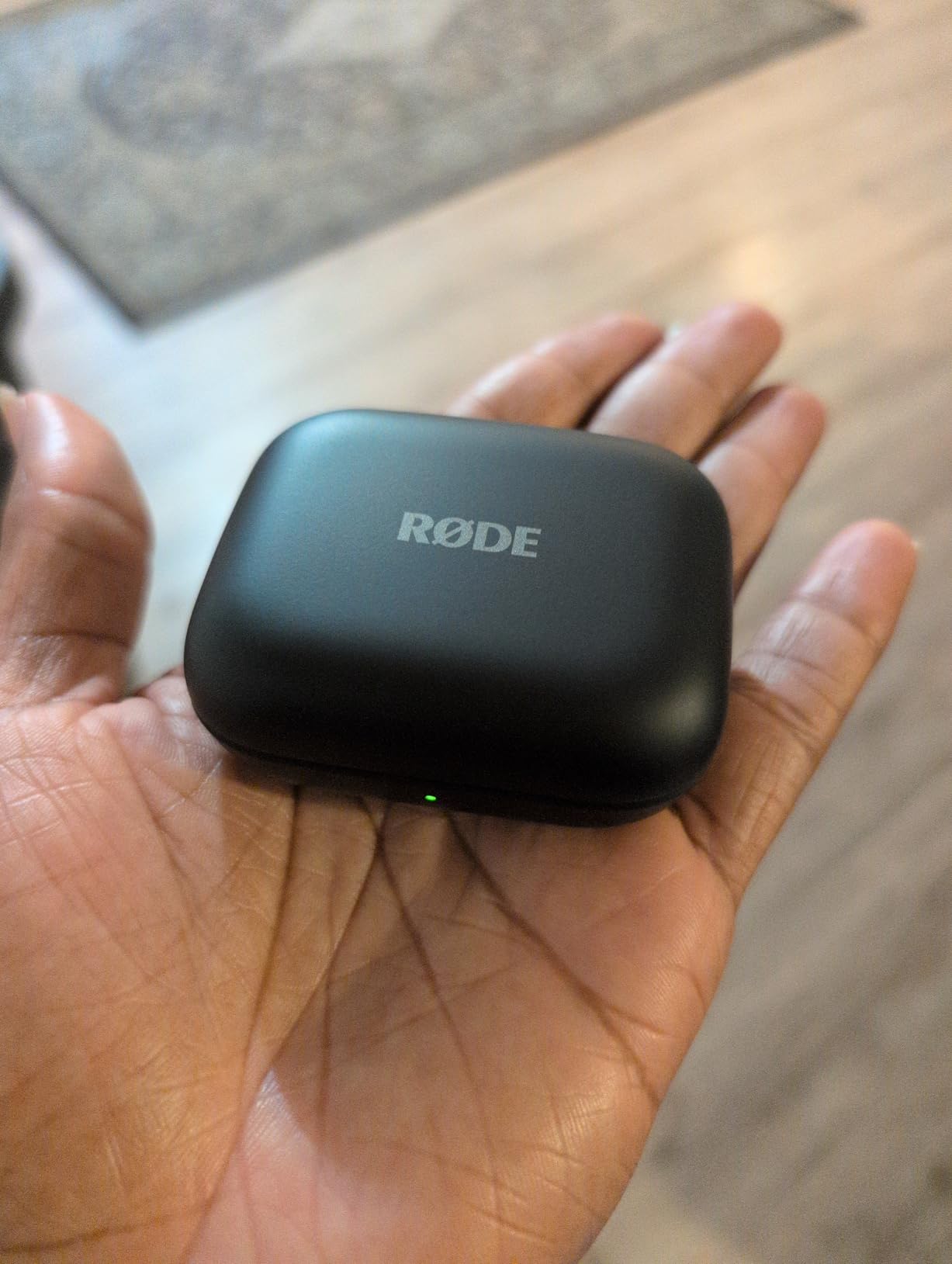RODE Wireless Micro - Compact Wireless Microphone, Two Mics with Charge Case for Smartphone Content Creation - USB-C, Black customer photo 1