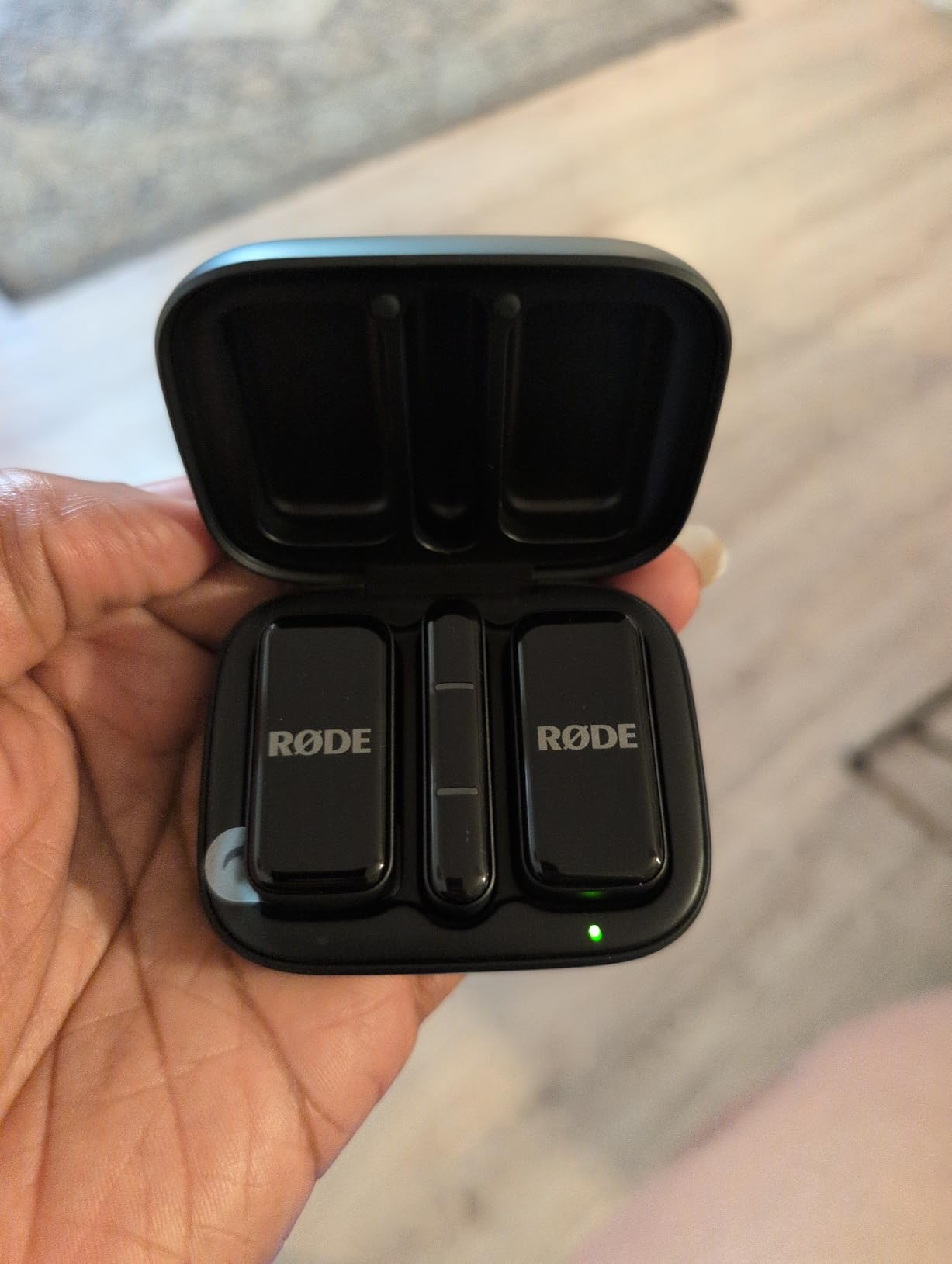 RODE Wireless Micro - Compact Wireless Microphone, Two Mics with Charge Case for Smartphone Content Creation - USB-C, Black customer photo 2
