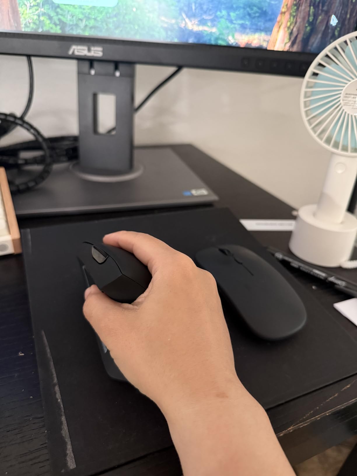 TECKNET Ergonomic Mouse, 4800 DPI Wireless Bluetooth Vertical, 3-Device | Switch Among 3 Devices, 6 DPI Levels, BT 5.0/2.4G USB-A, Quiet Clicks, 6 Buttons, Battery-Powered, Right-Handed, Black customer photo 2
