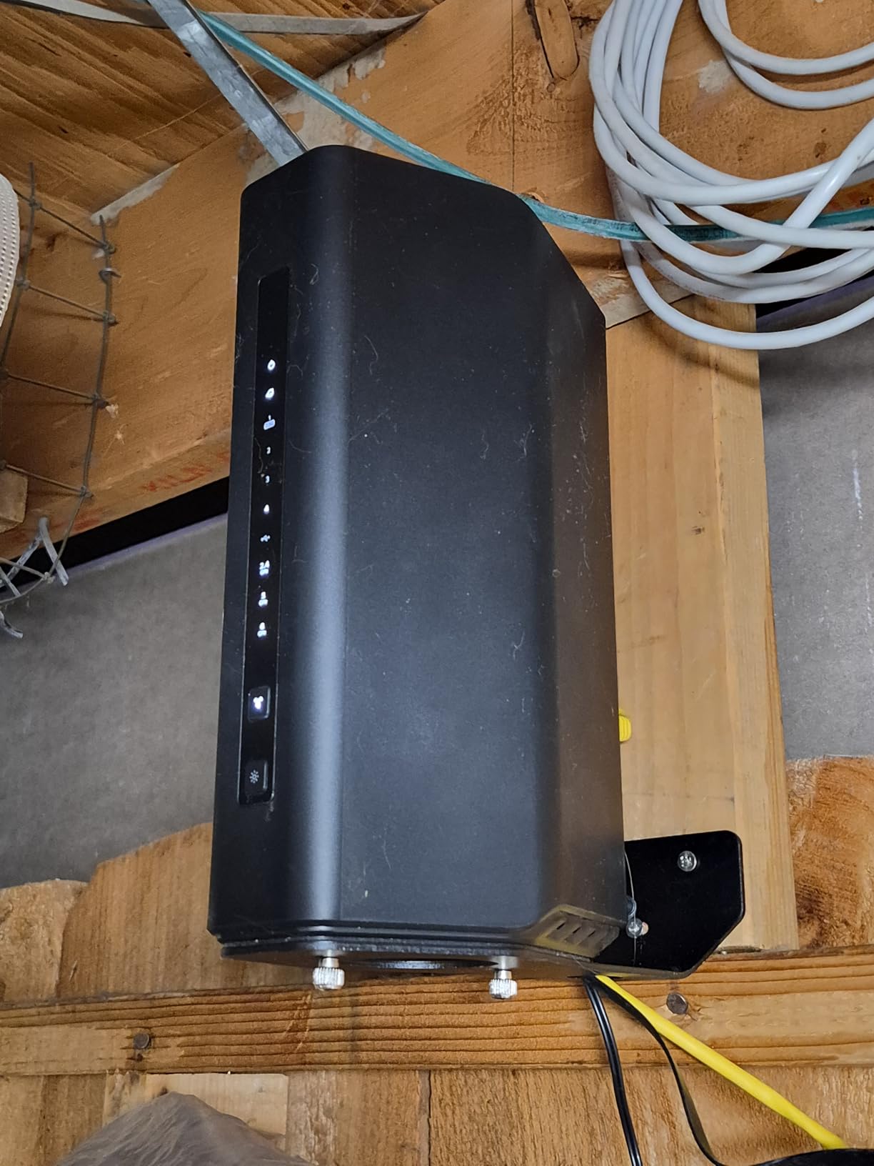 NETGEAR Nighthawk Tri-Band WiFi 7 Router (RS600) - BE18000 Wireless Speed (up to 18 Gbps) - 10 Gig Internet Port - Covers up to 3,300 sq. ft., 150 Devices - Free Expert Help customer photo 2