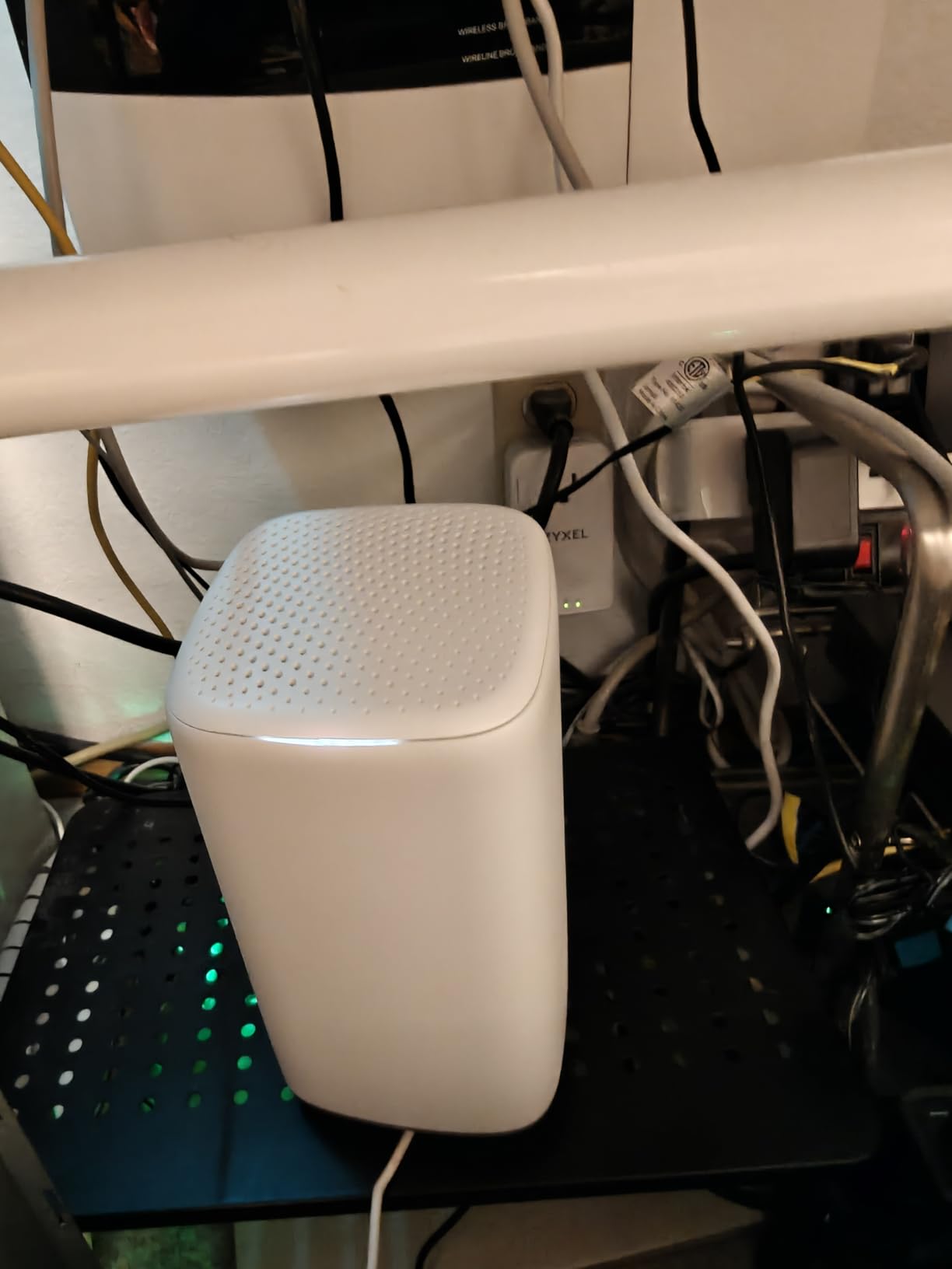 ASUS RT-BE92U BE9700 Tri-Band WiFi 7 Router, Supports New 320MHz Bandwidth & 4096-QAM, MLO, AI WAN Detection, AiMesh Support, Subscription-Free Network Security & Comprehensive VPN Features customer photo 1