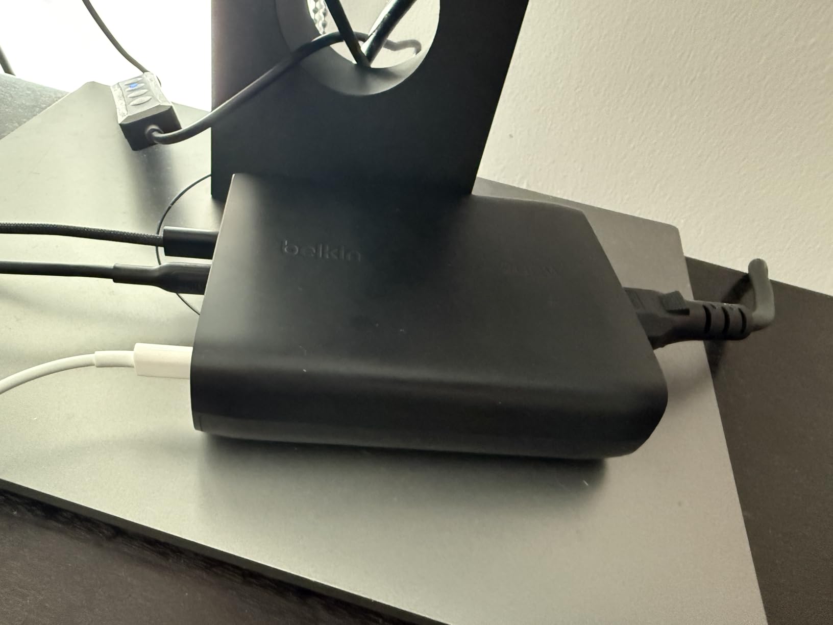 Belkin 4-Port USB C Charger Block 200W - GaN Multi-Port Charger USB-C PD3.1 Fast Charge + 5ft Power Cord - MacBook, iPhone 17, Air, iPad, Samsung Galaxy S26, Google Pixel 10, Nintendo Switch 2 - White customer photo 1