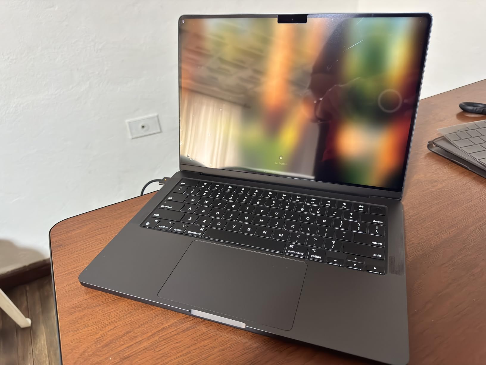 Apple 2024 MacBook Pro Laptop with M4 Pro, 14-core CPU, 20-core GPU: Built for Apple Intelligence, 14.2-inch Liquid Retina XDR Display, 24GB Unified Memory, 1TB SSD Storage; Space Black customer photo 2