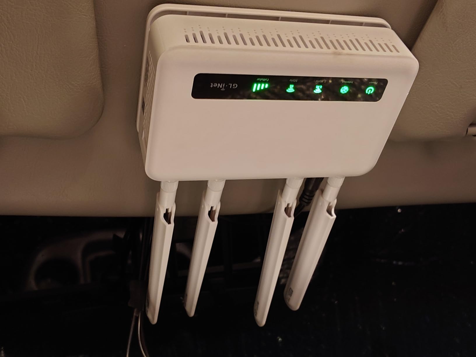 GL.iNet GL-X2000 Spitz Plus 4G LTE CAT 12 Wi-Fi 6 Dual-SIM Router, NA Only customer photo 2