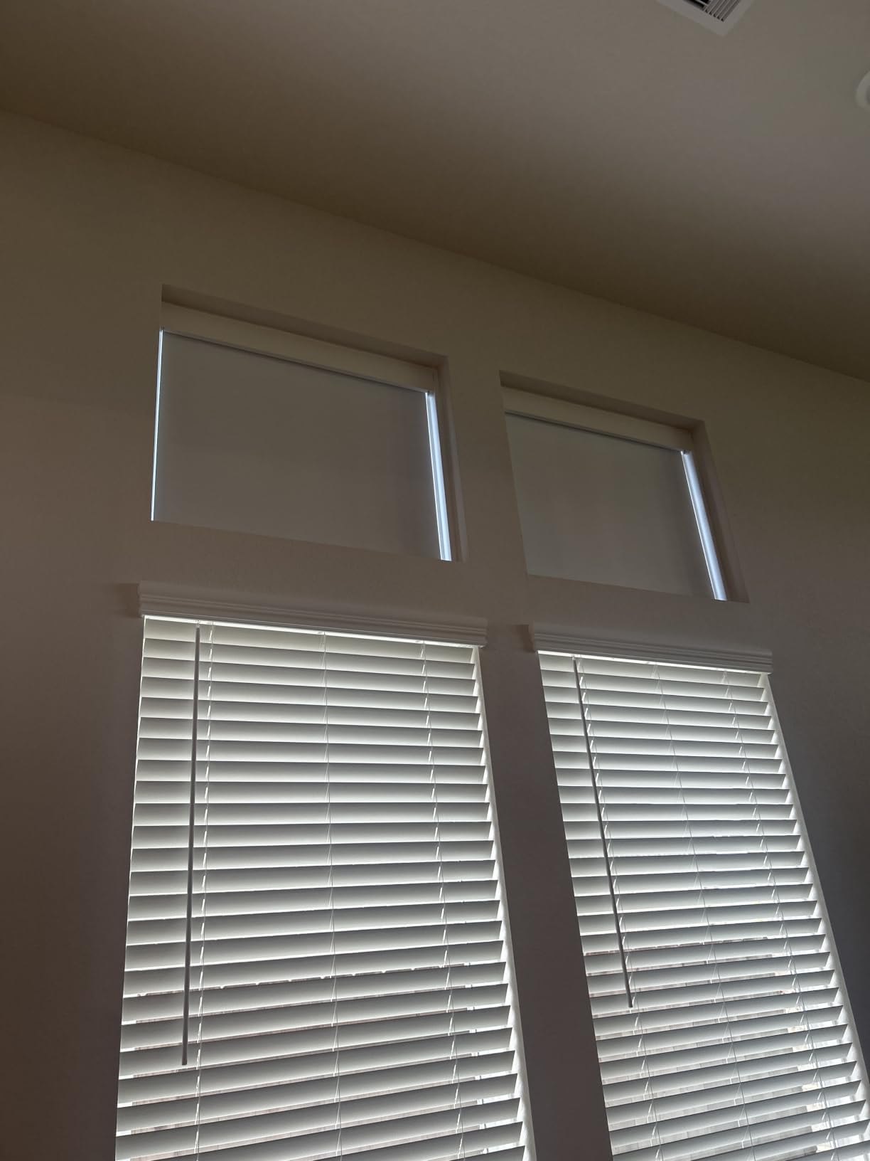 Motorized Blinds No Drill Automatic Blinds for Windows Cordless Roller Shades Electric Blinds with Remote Control Smart Blinds (White, 34.5 x 72) customer photo 1