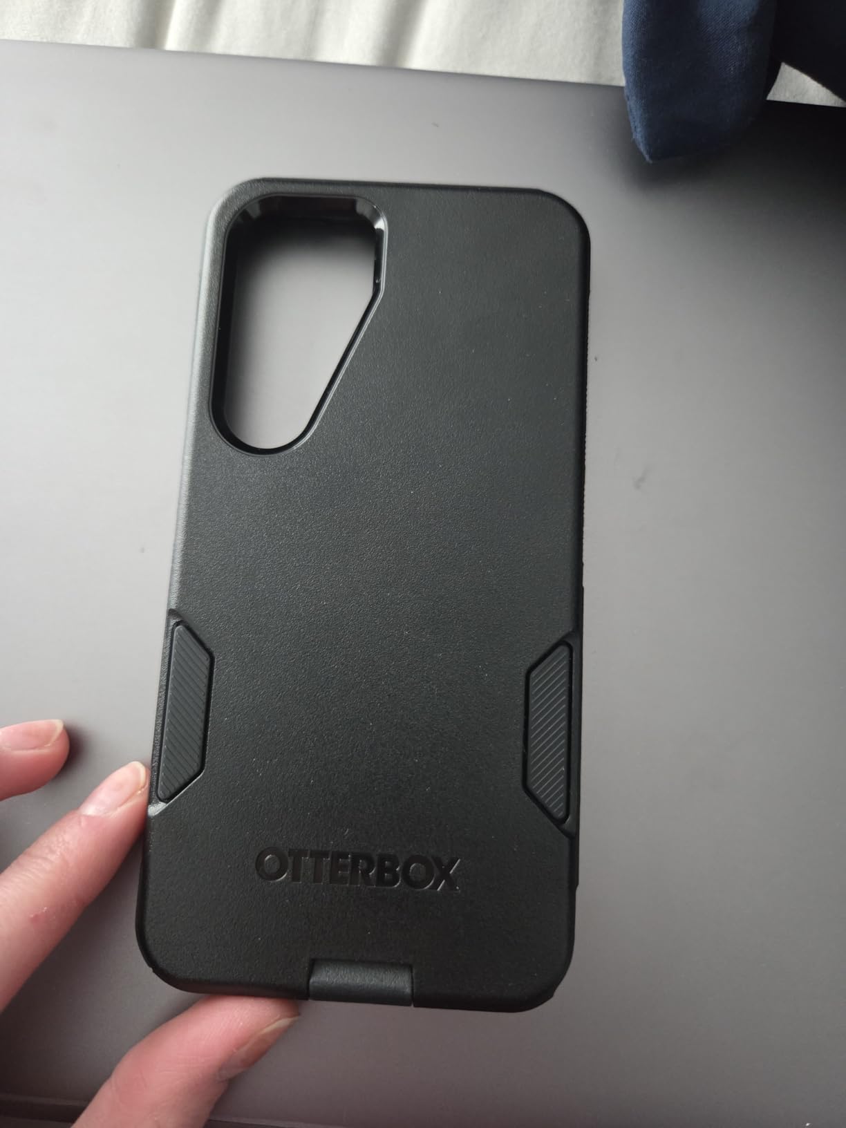 OtterBox Samsung Galaxy S25 Commuter Series Case - Black, Slim & Tough, Pocket-Friendly, with Port Protection customer photo 1
