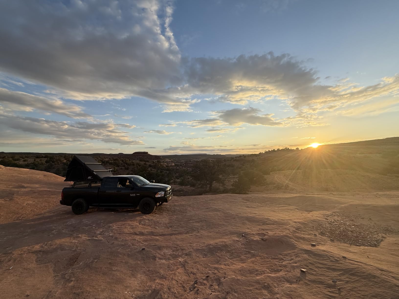 Naturnest Rooftop Tent Hard Shell, Easy Set Up Pop Up Tent for 2 Person customer photo 1