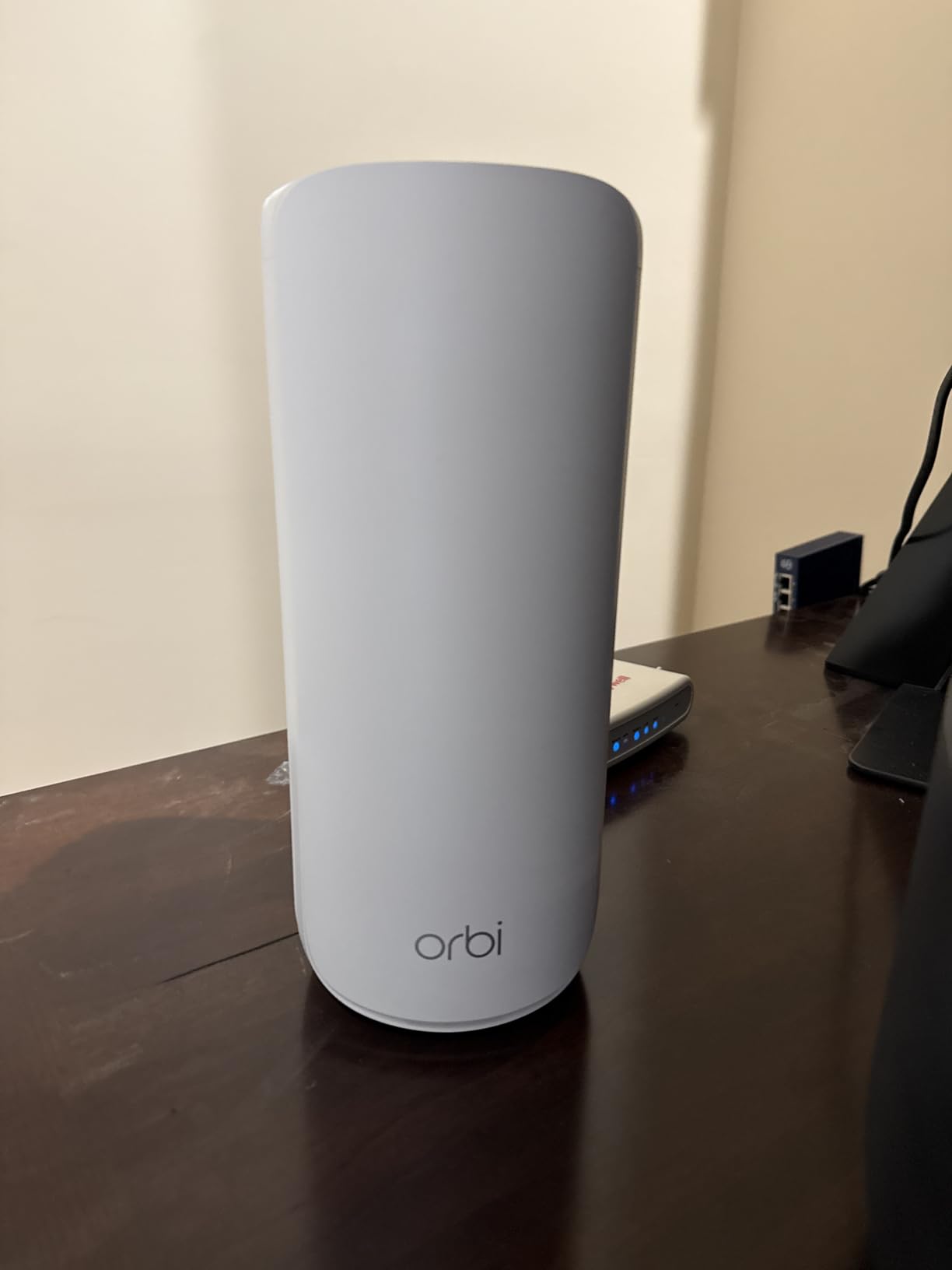 NETGEAR Orbi 870 Series Tri-Band WiFi 7 Mesh System (RBE873) - Router + 2 Satellite Extenders, Security Features, Up to 21 Gbps, Covers Up to 9,000 Sq. Ft., 150 Devices, 10 Gig Internet Port, BE21000 customer photo 2
