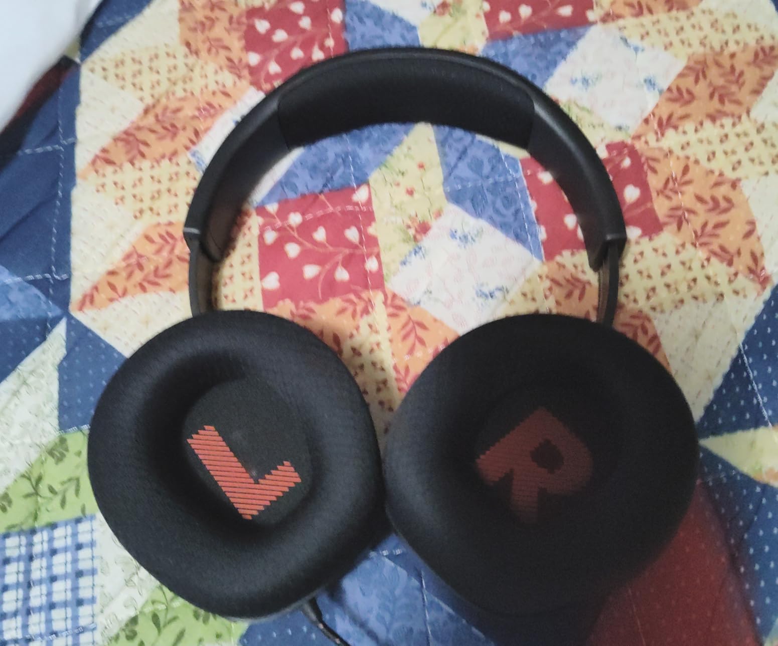 JBL Quantum 100M2 - Wired Over-Ear Gaming Headset with omnidirectional, Detachable mic with Mute Option and Fabric-Covered Memory Foam Ear Cushions, Compatible with All Platforms (Black) customer photo 2