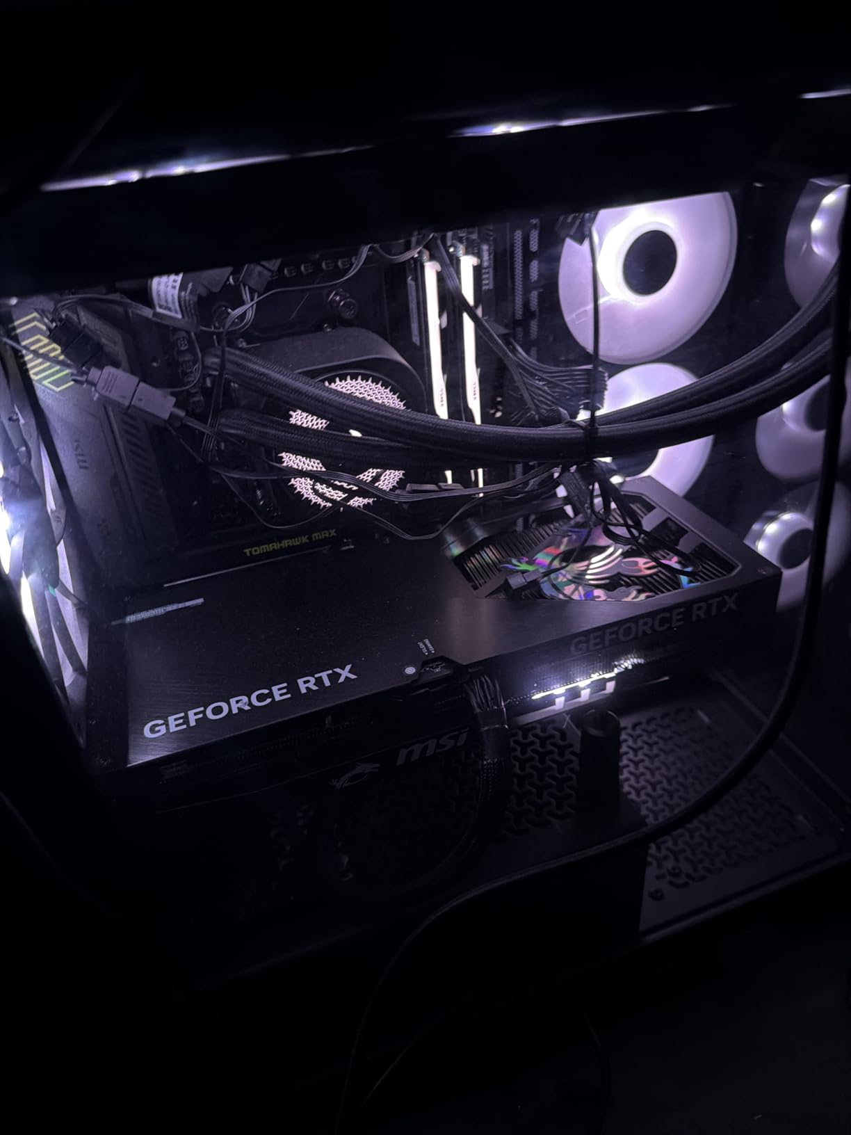 MSI MAG B850 Tomahawk MAX WiFi Motherboard, ATX - AM5, 80A SPS VRM, DDR5 8400+ MT/s OC, PCIe 5.0 x16, M.2 Gen5, Wi-Fi 7, 5G LAN customer photo 1