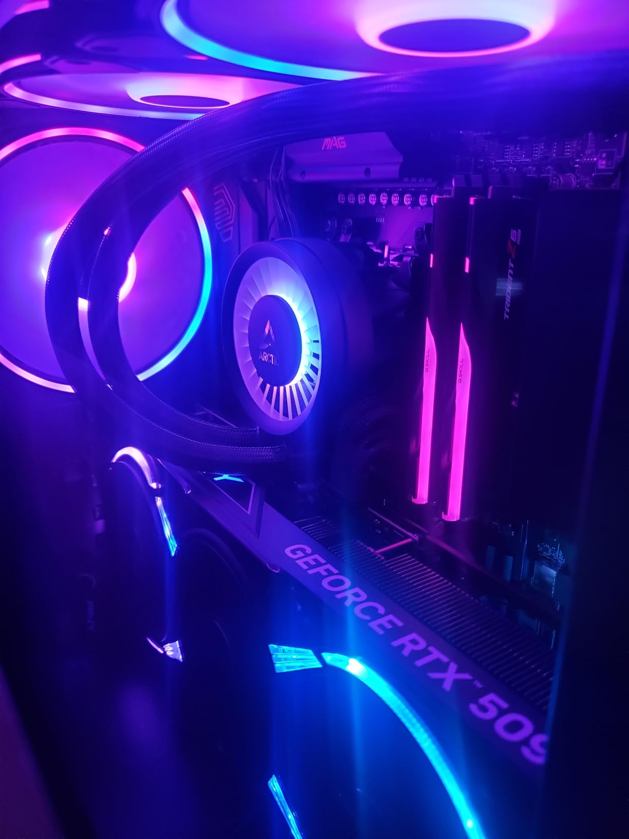 NVIDIA GeForce RTX 5090 OC Triple Fan Graphics Card (32GB GDDR7, 512-bit, Boost Speed: 2527 MHz, PCIe 5.0, HDMI/DP 2.1, 3.5-Slot, NVIDIA Blackwell Architecture, DLSS 4) customer photo 2