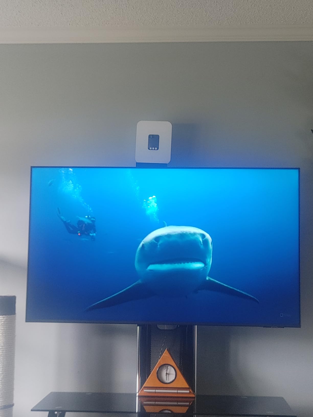 Samsung 58-Inch Class Crystal UHD U8000F 4K Smart TV (2025 Model) Endless Free Content, Processor, MetalStream Design, Knox Security, Alexa Built-in customer photo 2