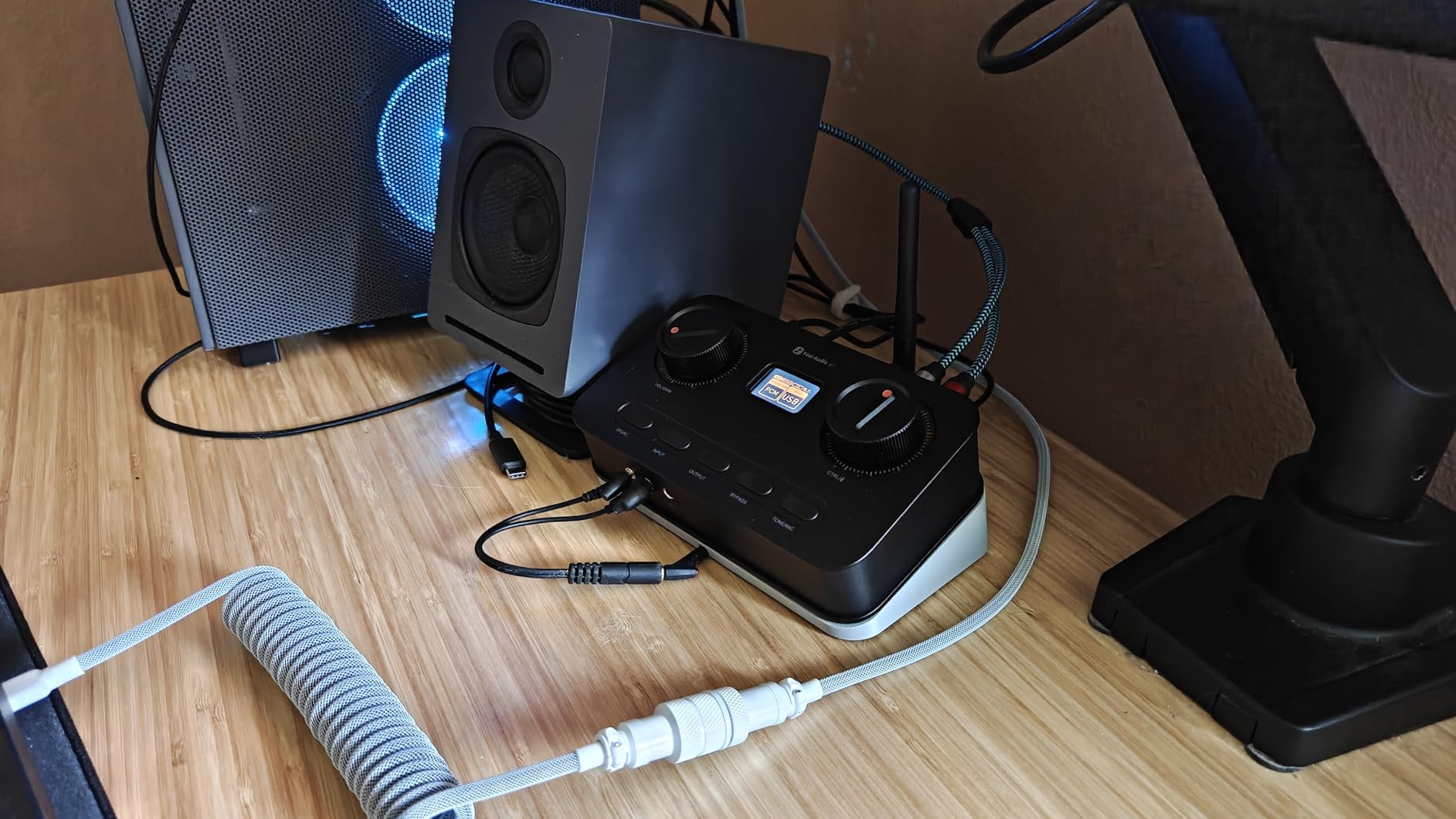 Fosi Audio K7 DAC Headphone Amp, Desktop Headphone Amplifier for Gaming PC PS5 Switch, PCM 384kHz/32bit, 2100mW, USB C/Bluetooth aptX HD LL/Optical/Coaxial/Mic Input, 4.4mm Balanced/3.5mm/RCA Output customer photo 2